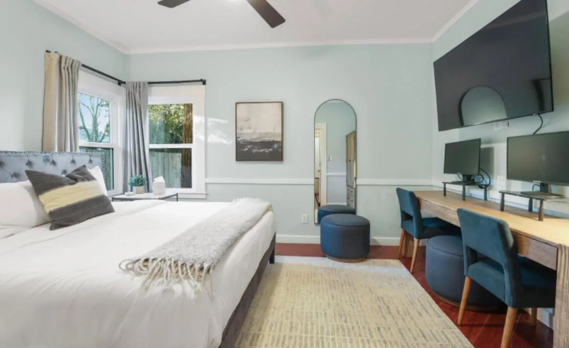 Bedroom, Bed in Grape Escape Inn & Suites