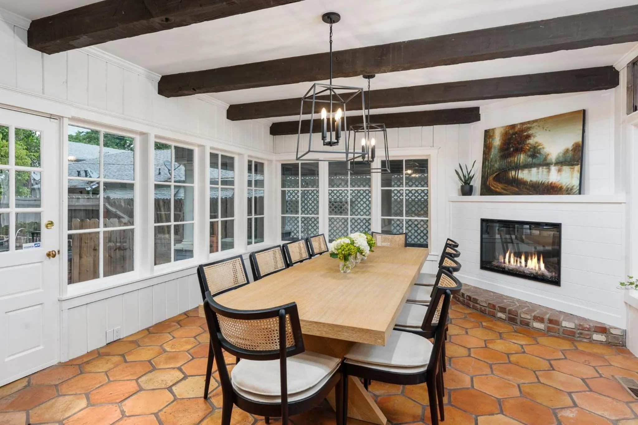 Kitchen or kitchenette in Grape Escape Inn & Suites