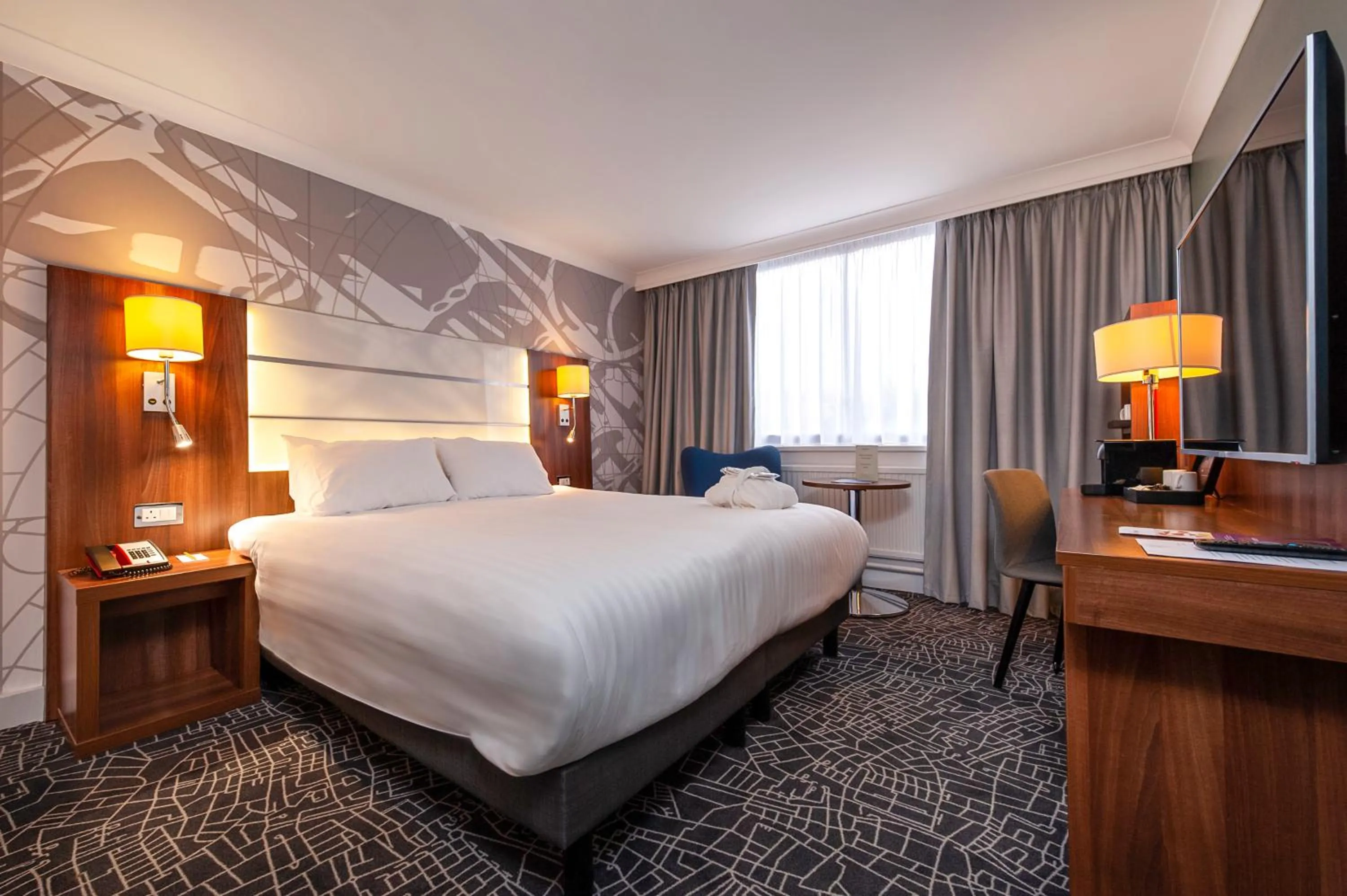 Bed in Mercure Telford Centre Hotel