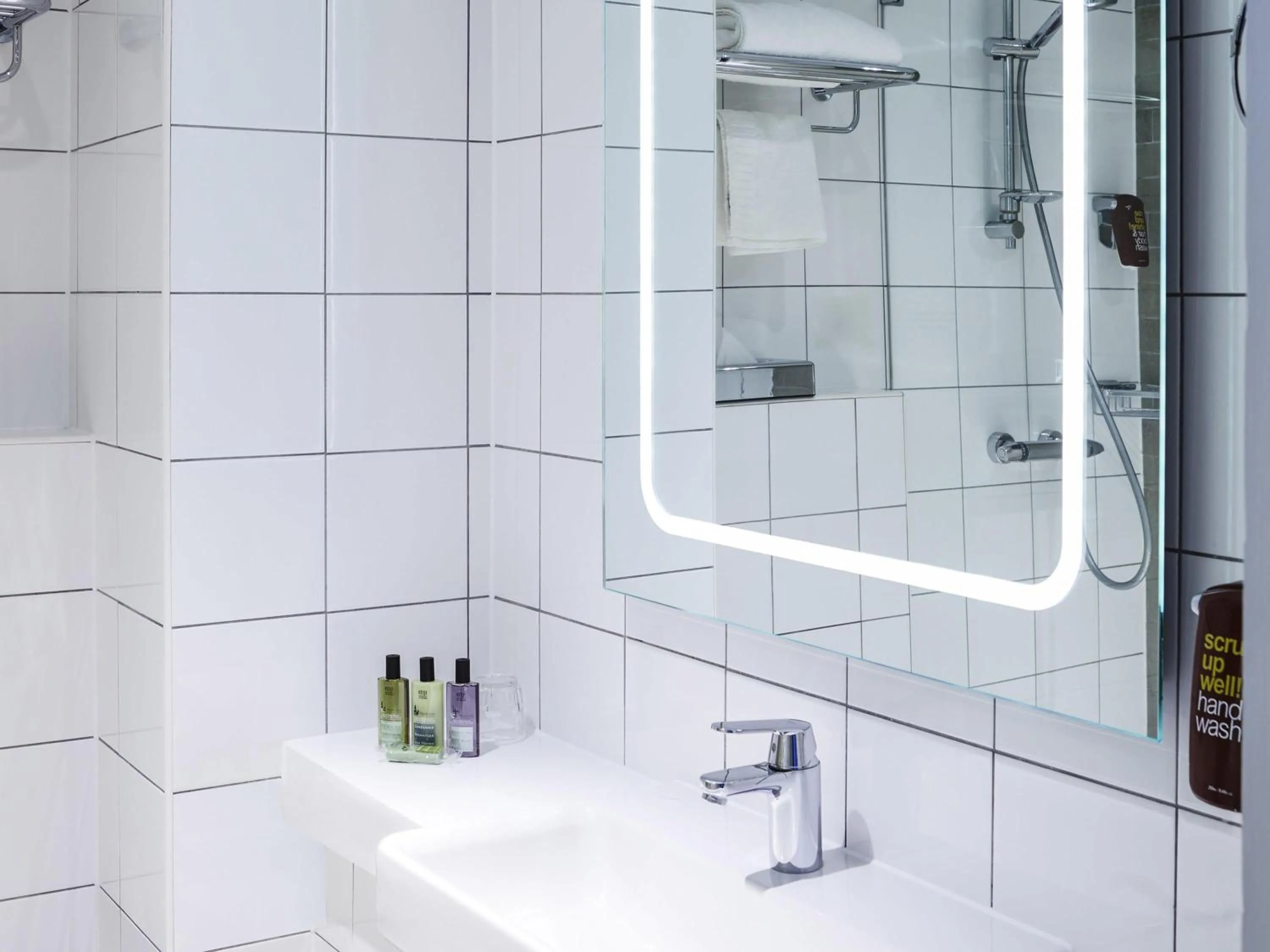 Bedroom in Mercure Telford Centre Hotel