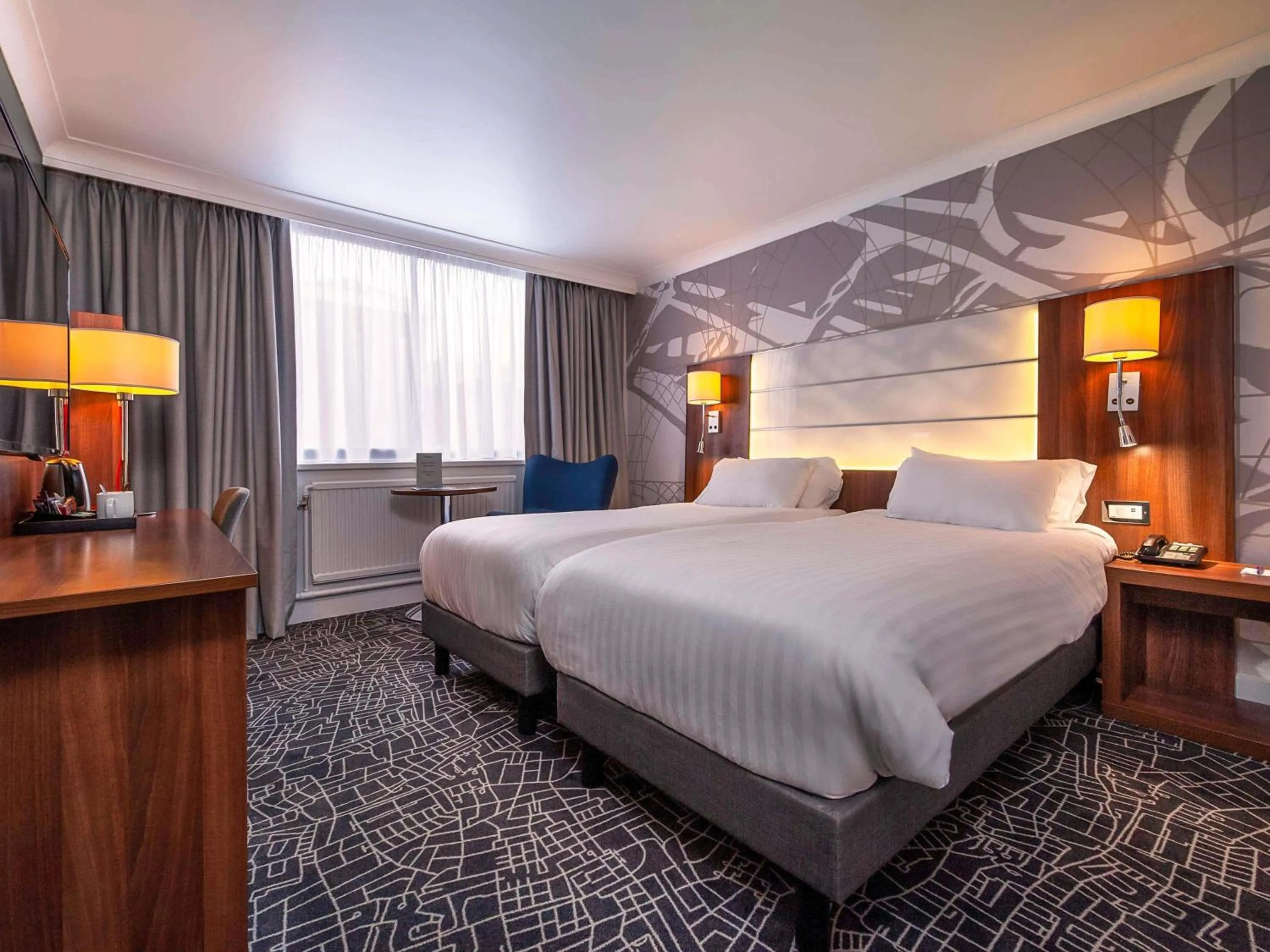 Bedroom, Bed in Mercure Telford Centre Hotel