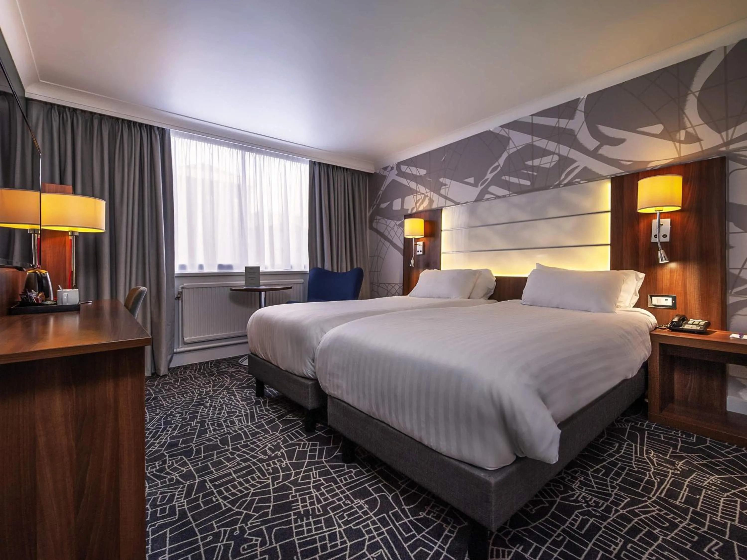 Bedroom, Bed in Mercure Telford Centre Hotel