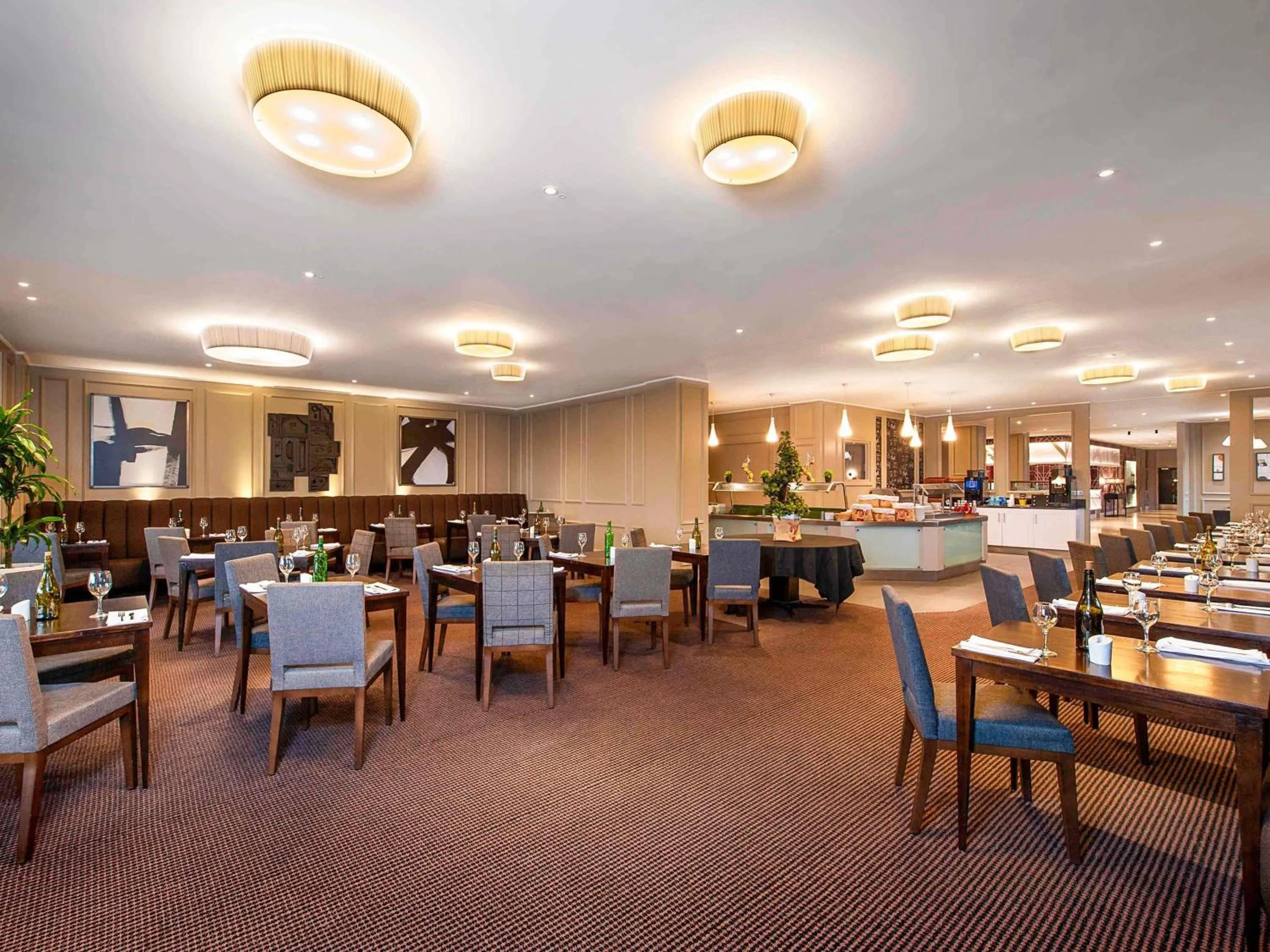 Restaurant/places to eat in Mercure Telford Centre Hotel