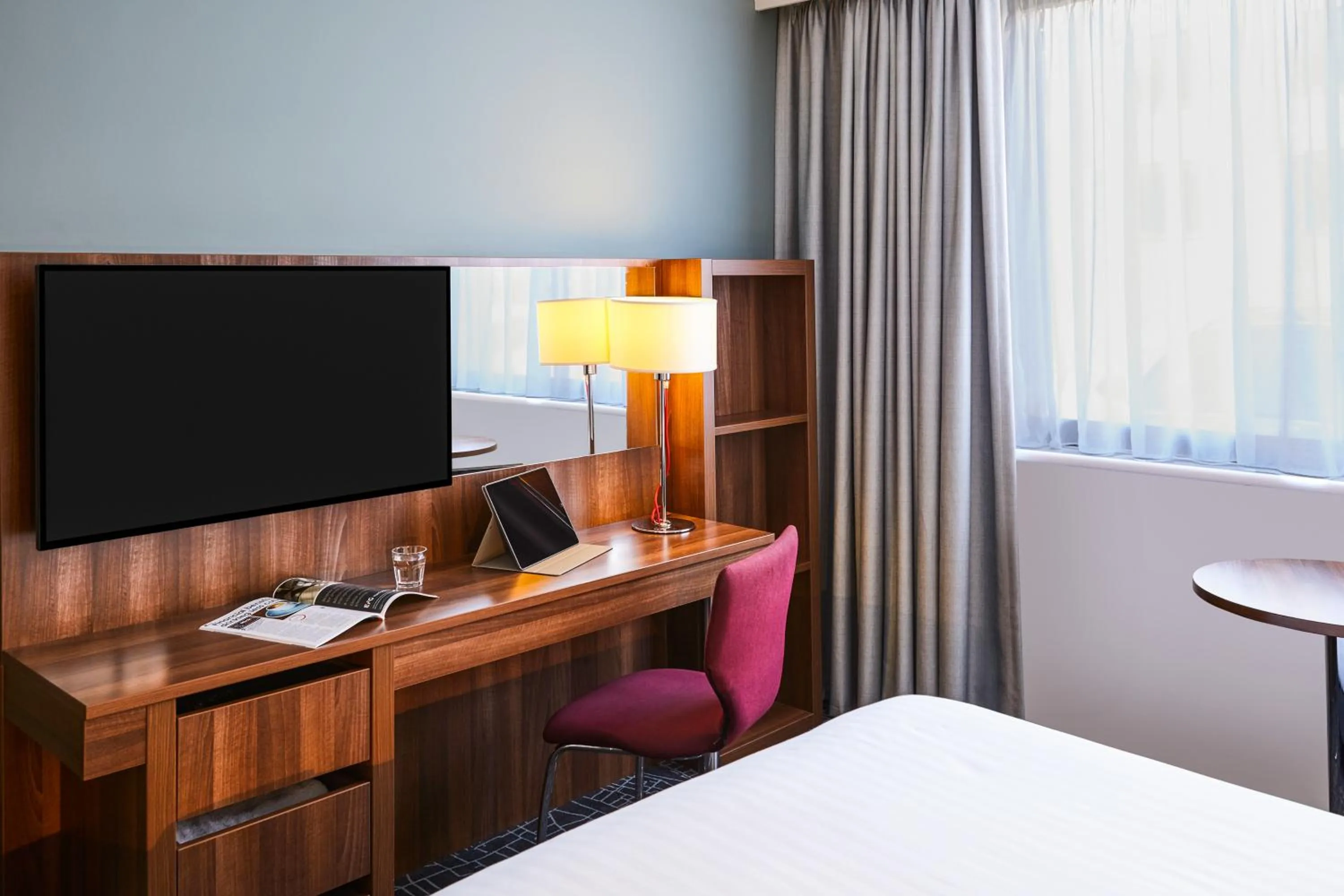 TV and multimedia, Bed in Mercure Telford Centre Hotel