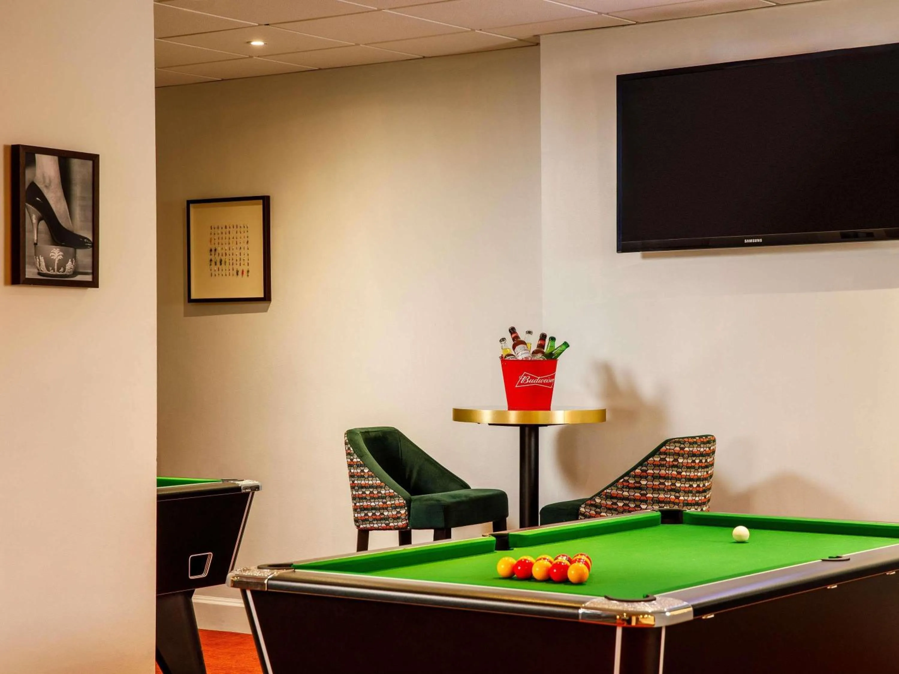 Lounge or bar in Mercure Telford Centre Hotel
