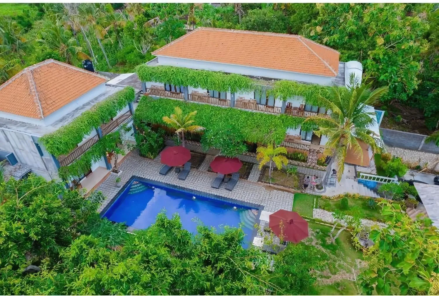 Property building in Tinggian Hill Retreat