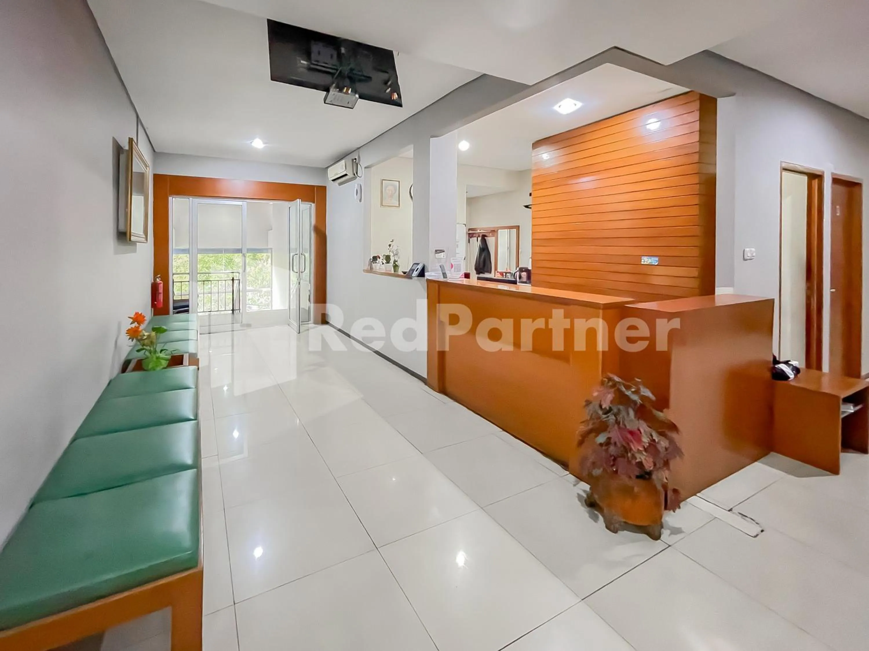 Lobby or reception in Sang Surya GuestHouse Syariah Near RS Hasan Sadikin Mitra RedDoorz