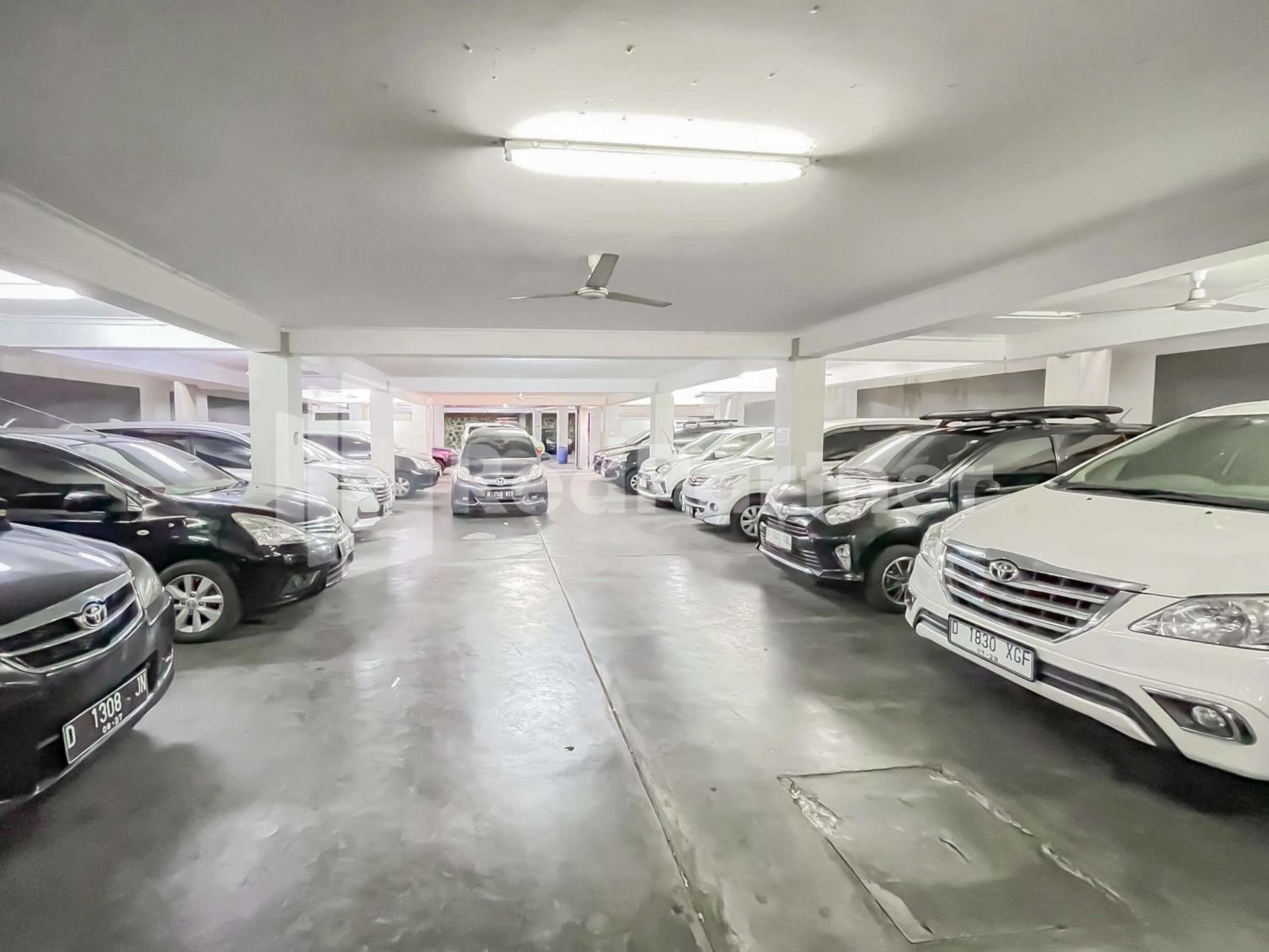 Parking in Sang Surya GuestHouse Syariah Near RS Hasan Sadikin Mitra RedDoorz