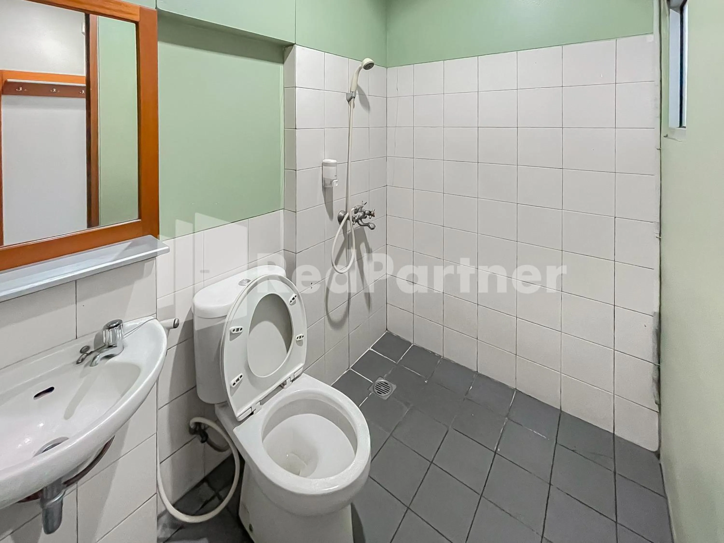 Bathroom in Sang Surya GuestHouse Syariah Near RS Hasan Sadikin Mitra RedDoorz