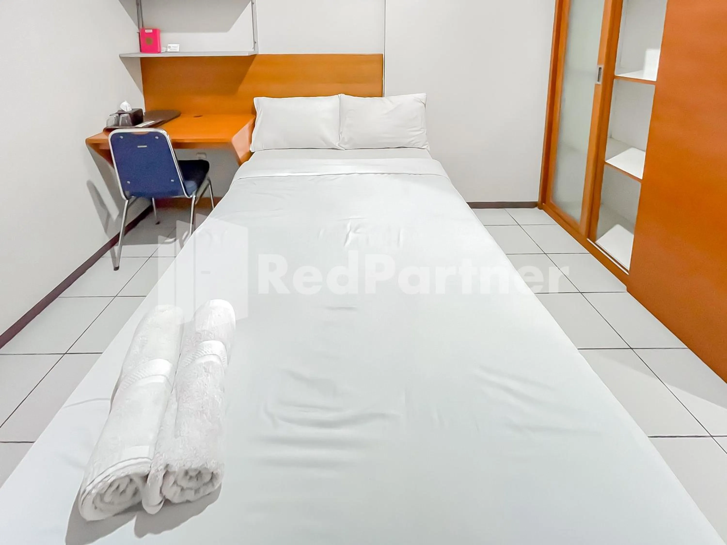 Bedroom in Sang Surya GuestHouse Syariah Near RS Hasan Sadikin Mitra RedDoorz