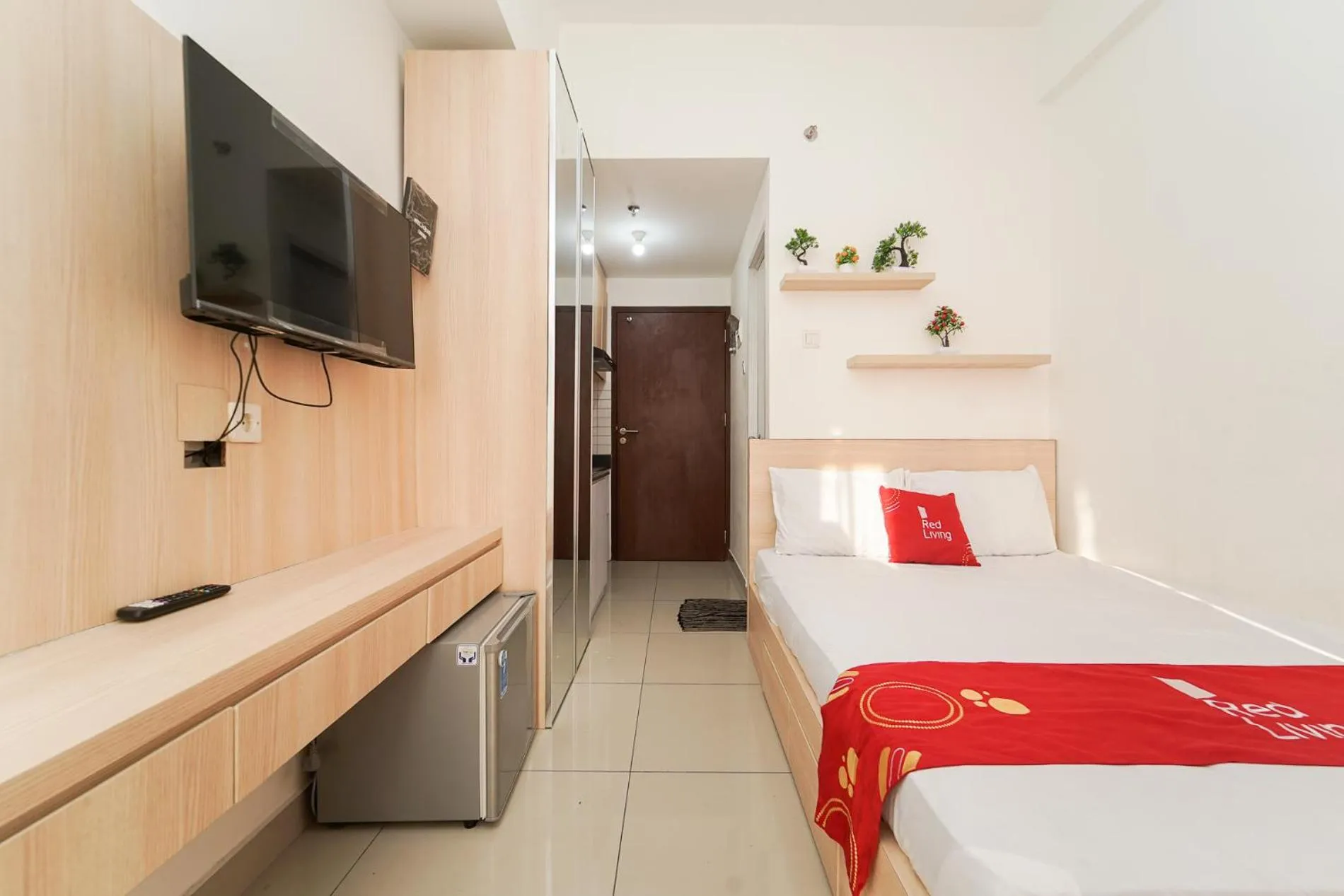 Bedroom, Bed in RedLiving Apartemen Sayana - Premium Property