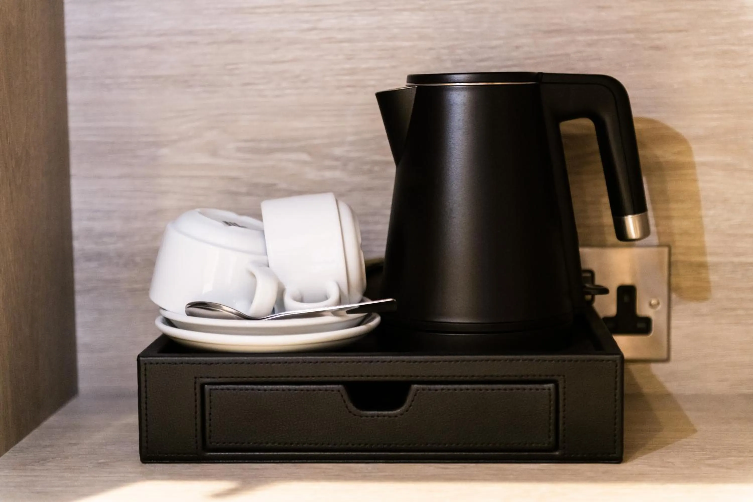 Coffee/tea facilities in Byron Hotel