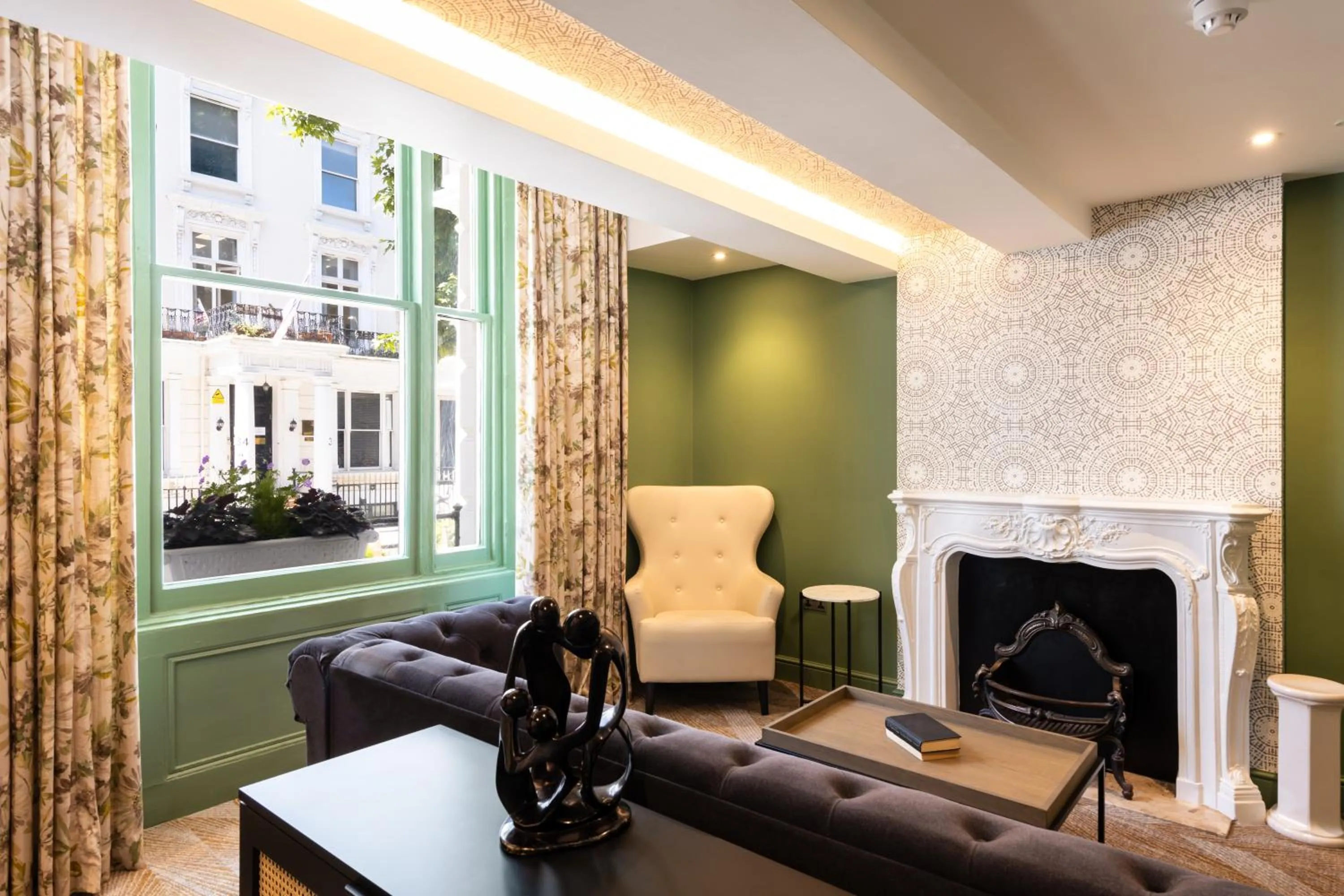 Lobby or reception in Byron Hotel