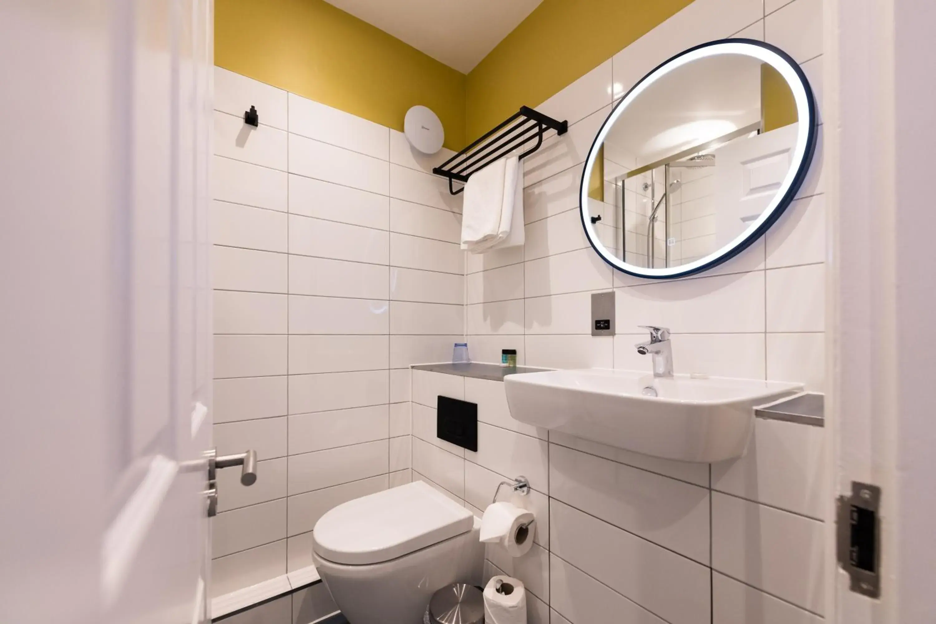 Single Room in Byron Hotel Single Room in Byron Hotel