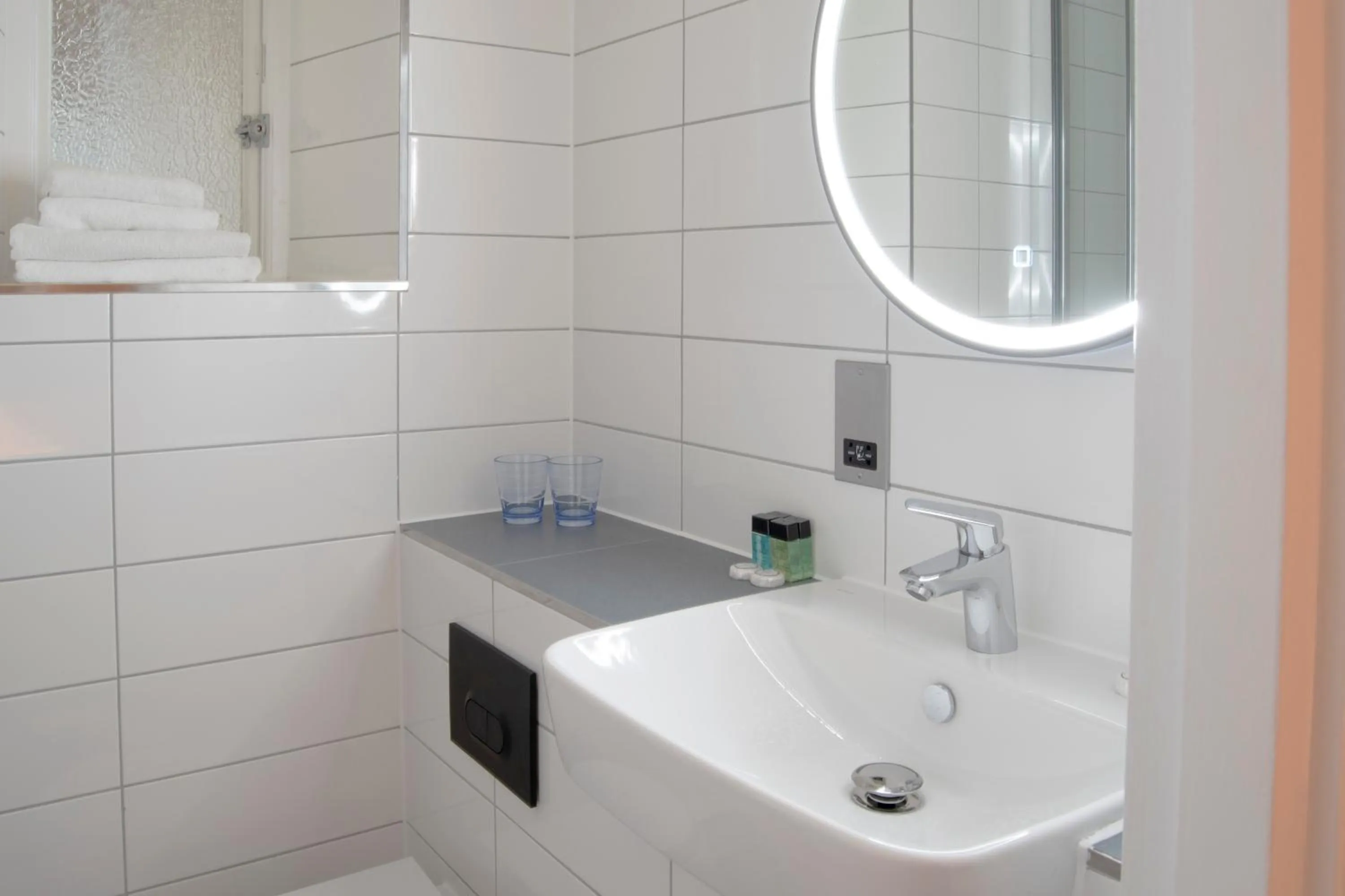 Bathroom in Byron Hotel