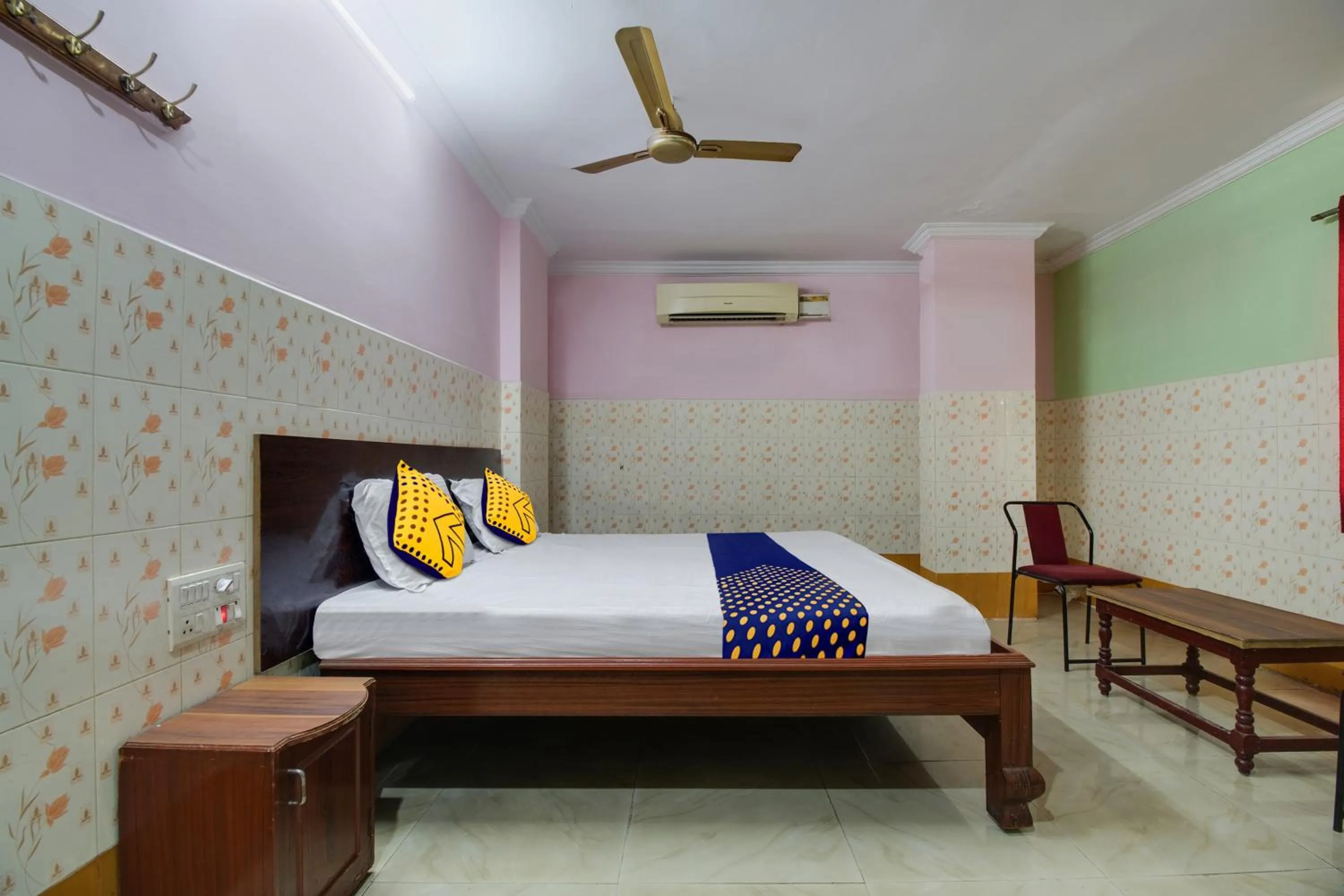 Bedroom in Hotel O Sir Vr Sairam Lodge