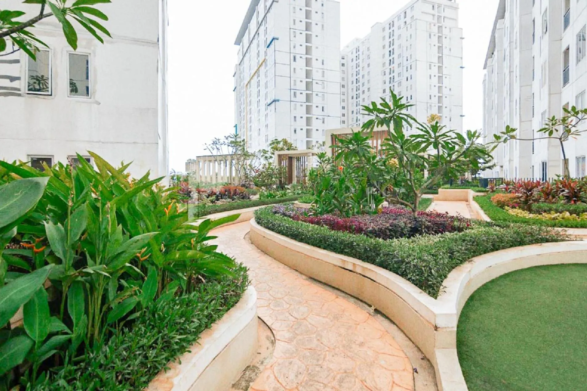 Garden in RedLiving Apartemen Bassura City - Premium Property