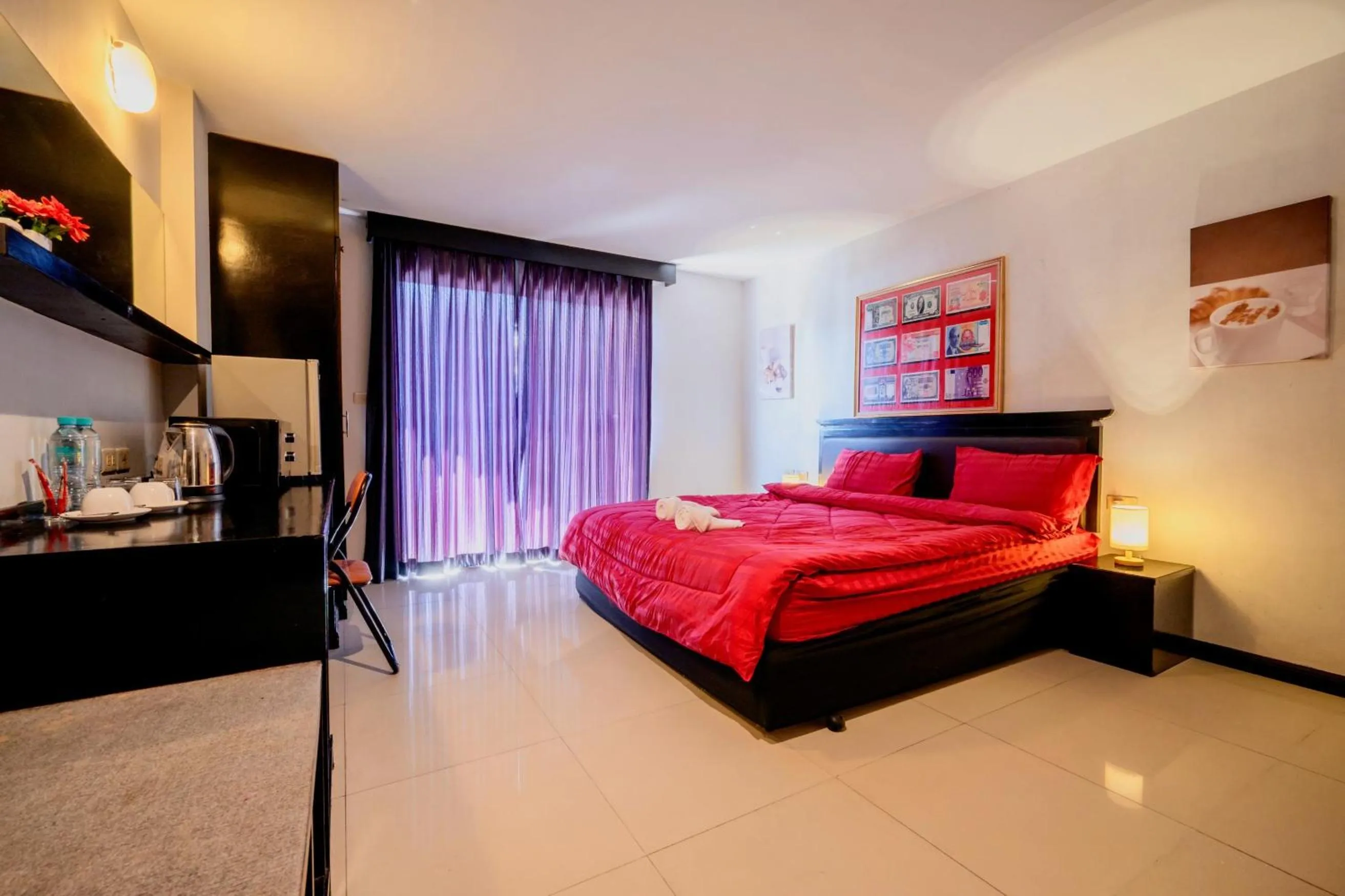 Bed in Abunawas Merry Inn at Walking Street