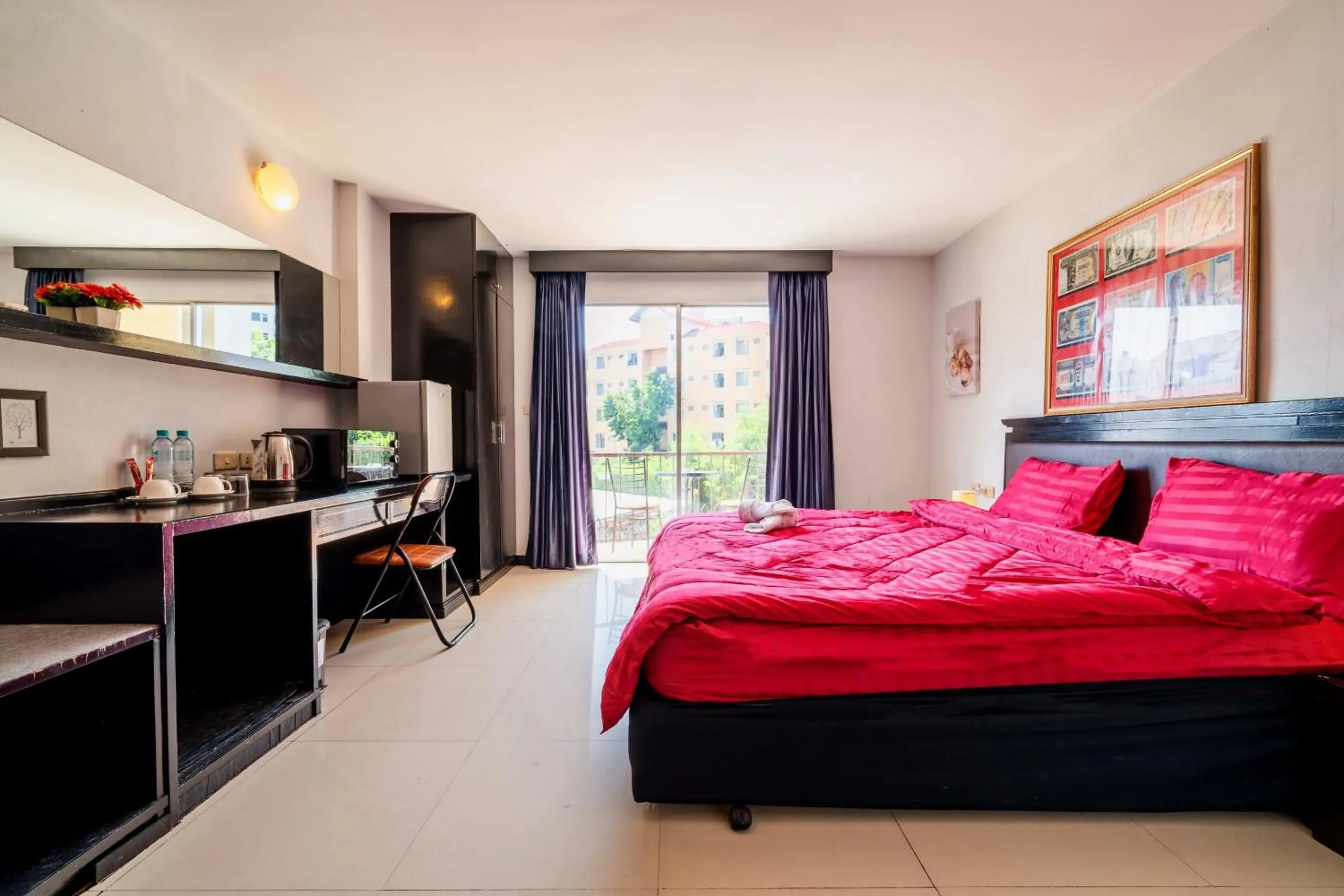 Bed in Abunawas Merry Inn at Walking Street