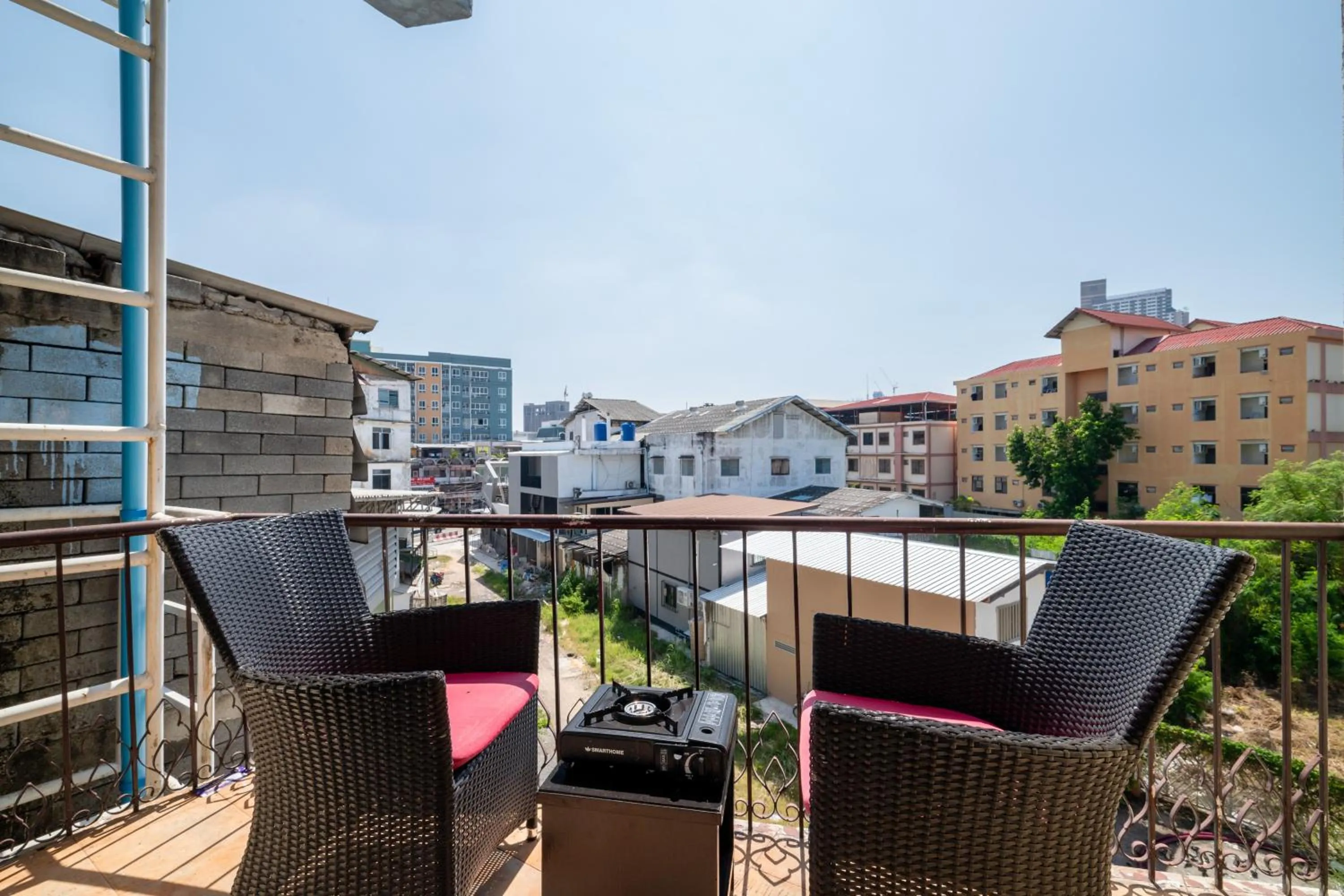 Abunawas Merry Inn at Walking Street