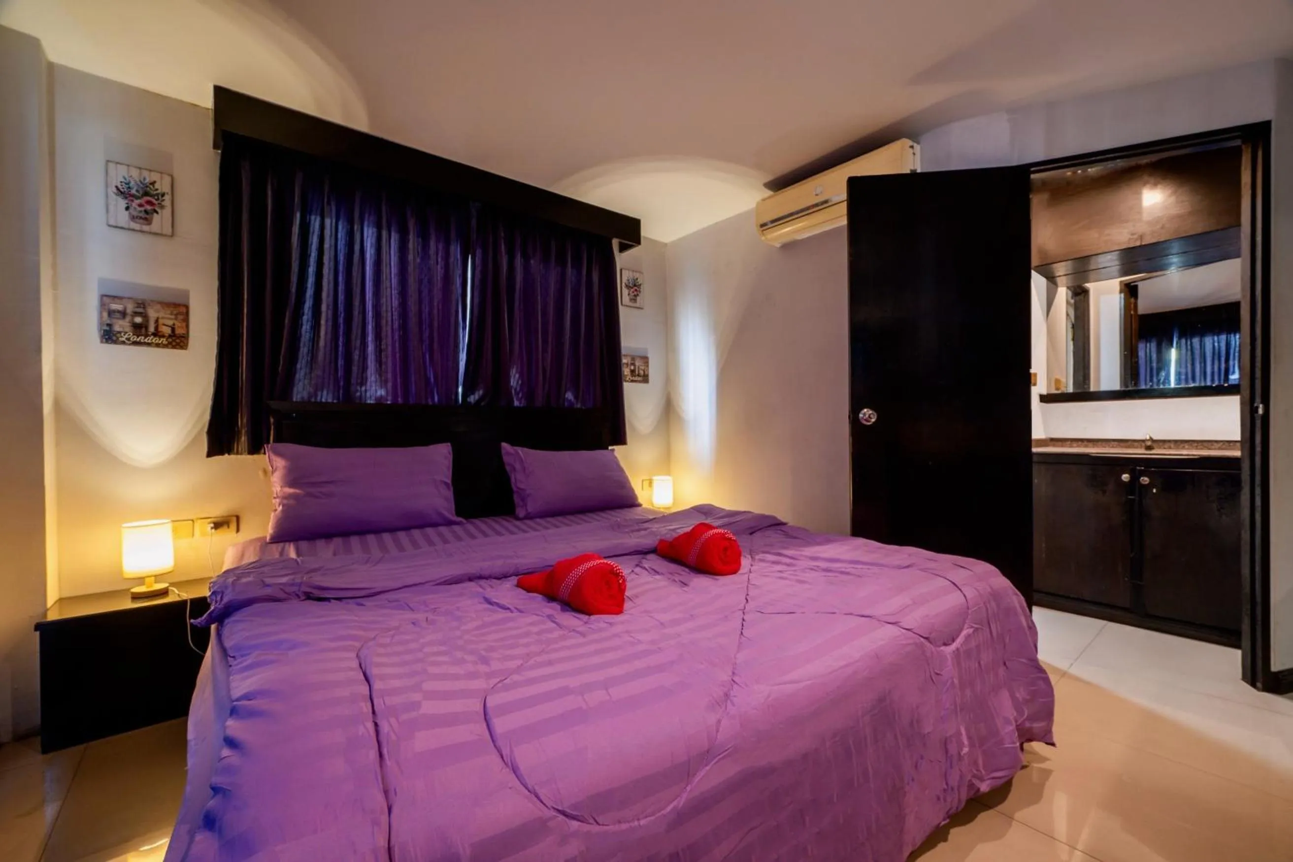 Bed in Abunawas Merry Inn at Walking Street