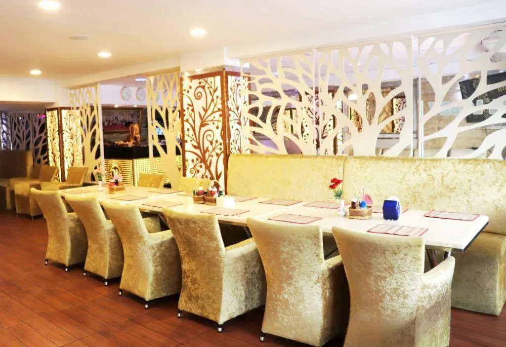 Restaurant/places to eat in Abunawas Merry Inn at Walking Street