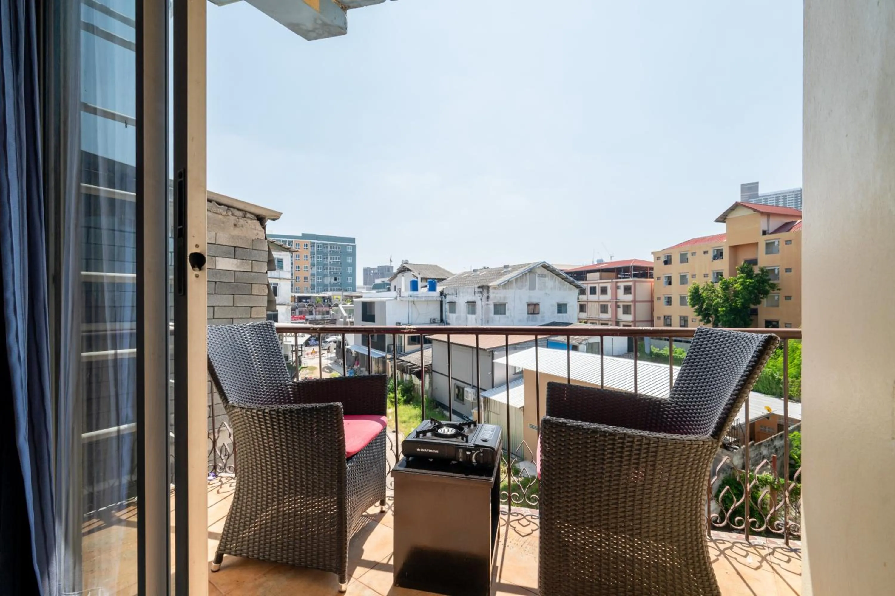 Abunawas Merry Inn at Walking Street