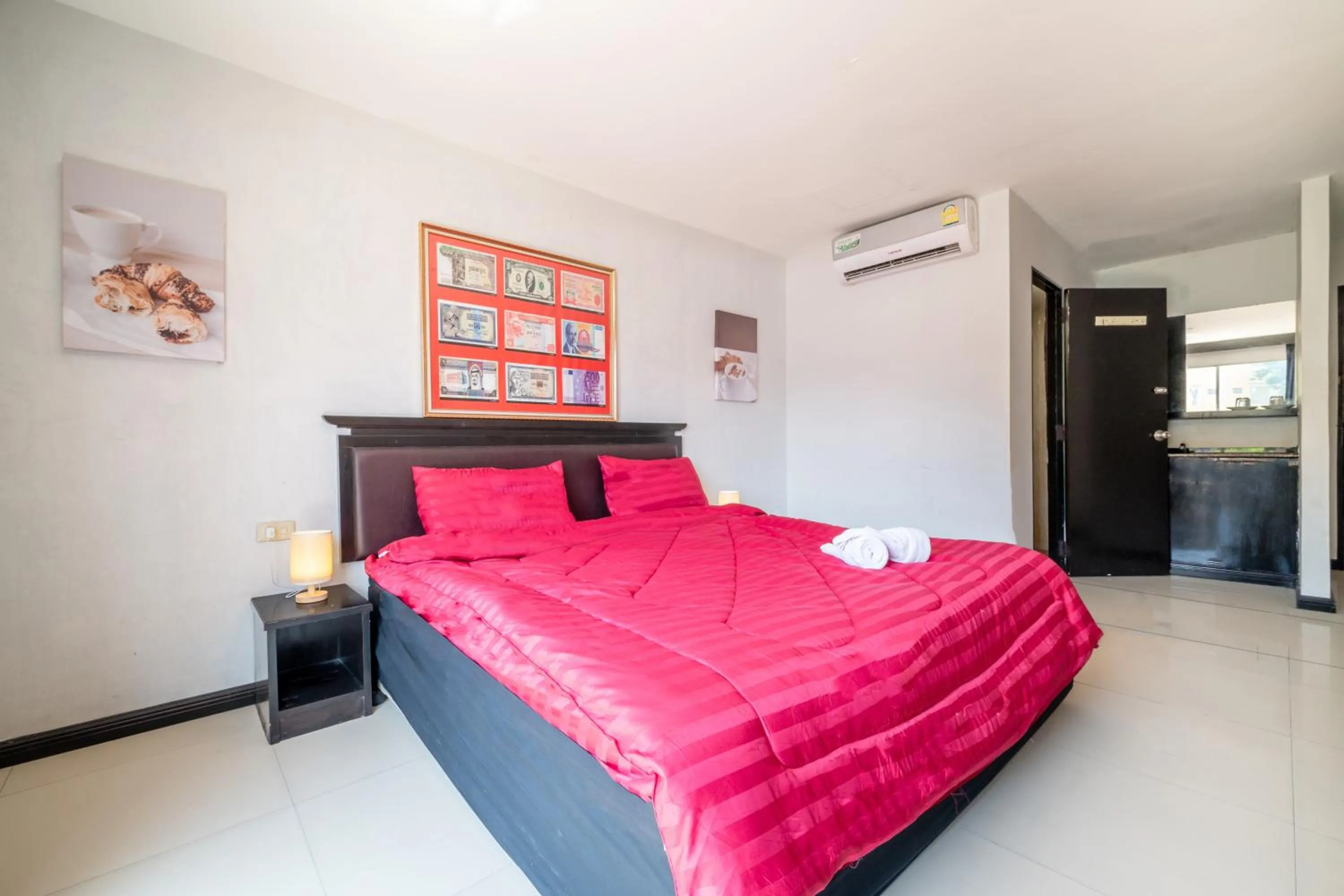 Bed in Abunawas Merry Inn at Walking Street