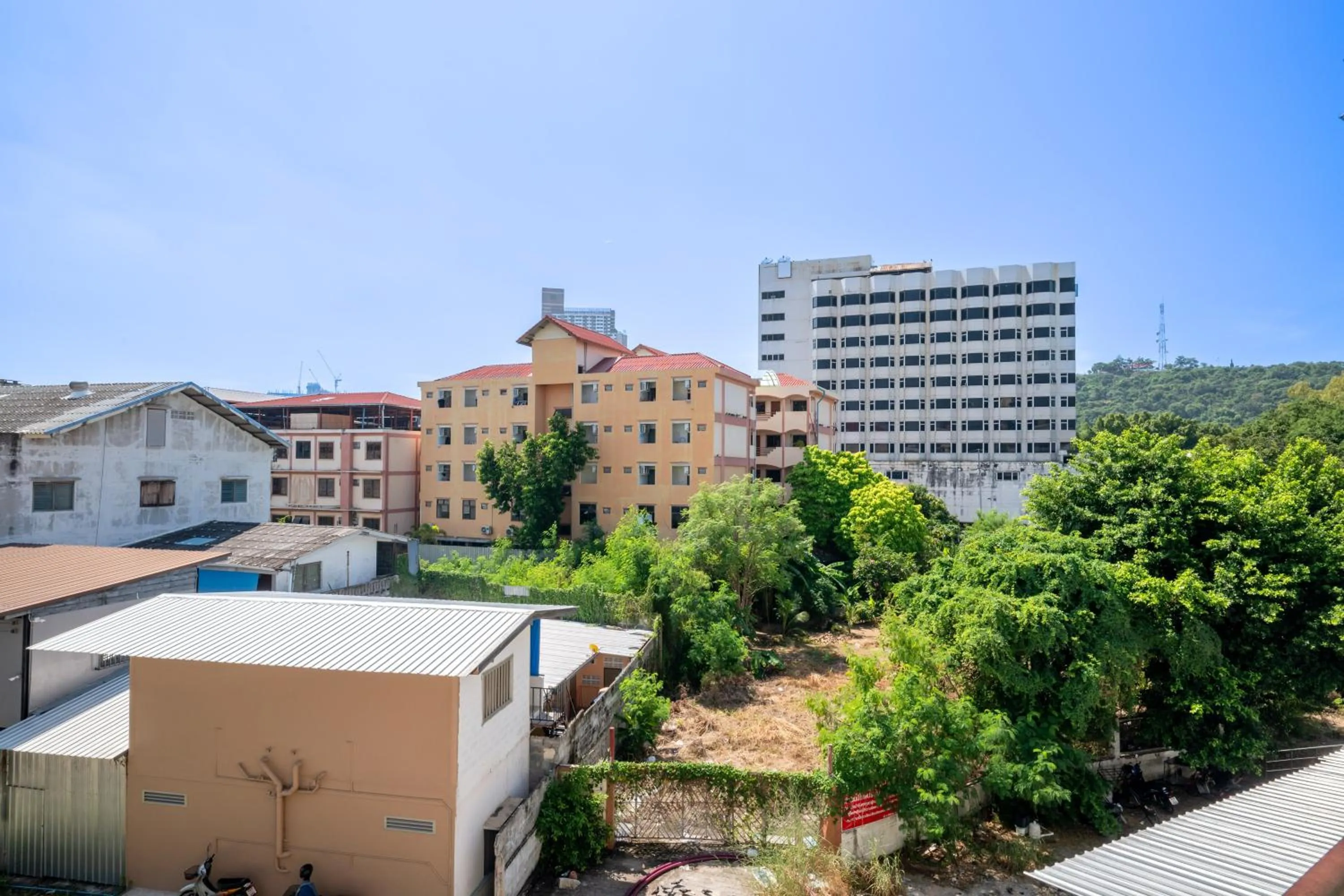 Abunawas Merry Inn at Walking Street