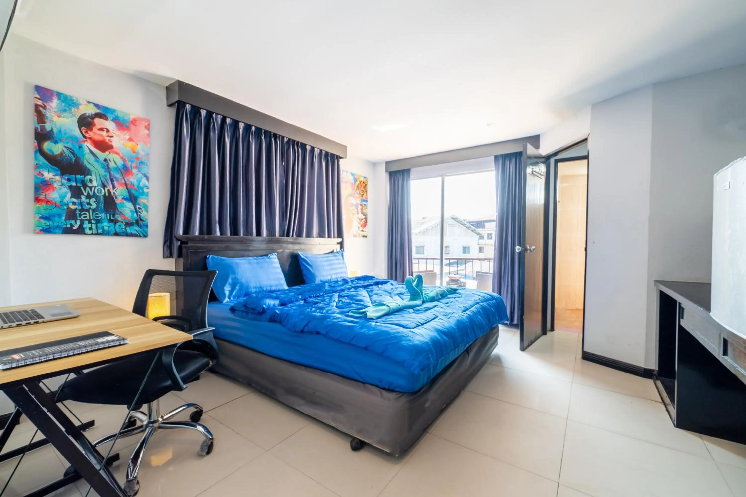 Bed in Abunawas Merry Inn at Walking Street