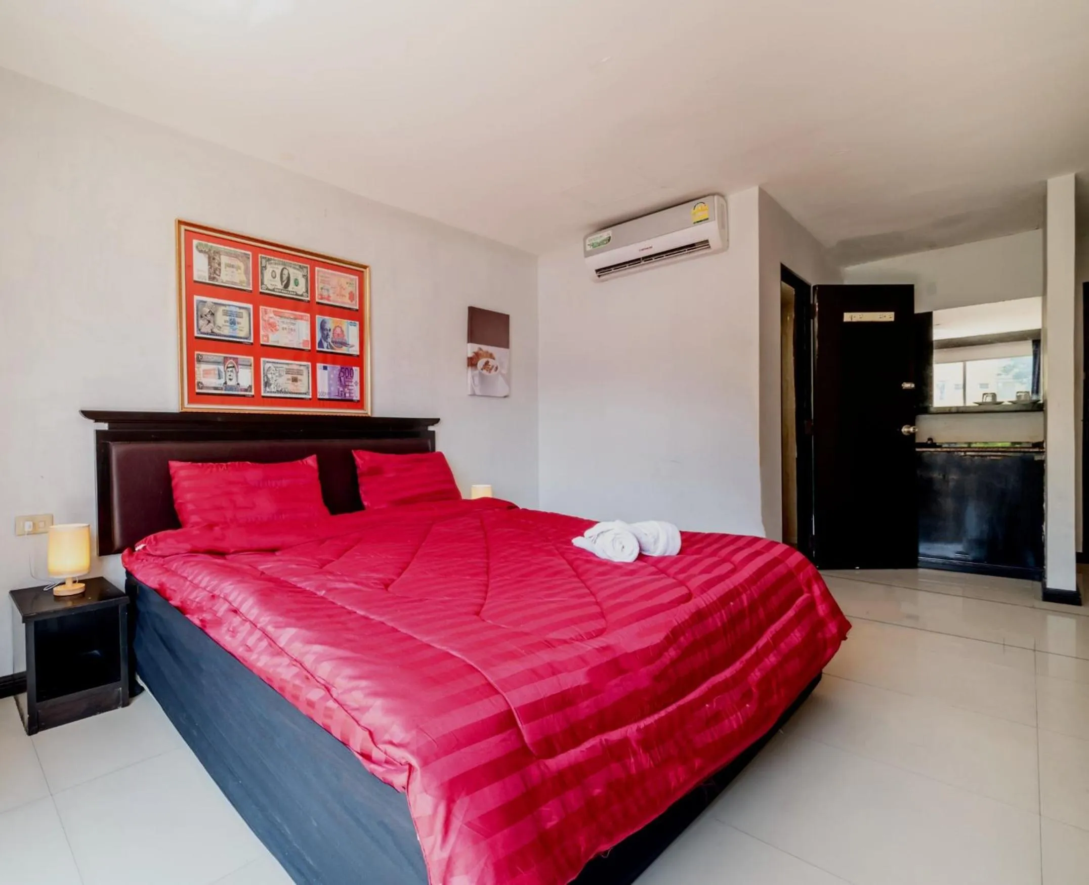 Bed in Abunawas Merry Inn at Walking Street