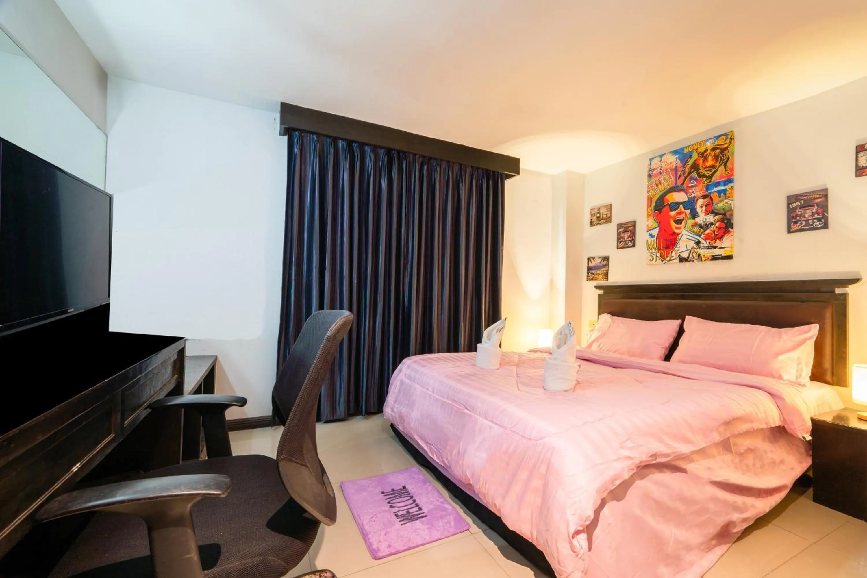 Bed in Abunawas Merry Inn at Walking Street