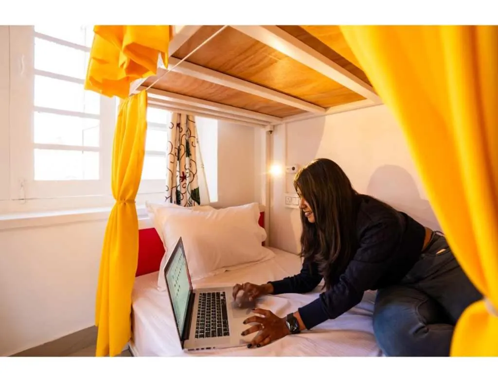 Bed in goSTOPS Srinagar