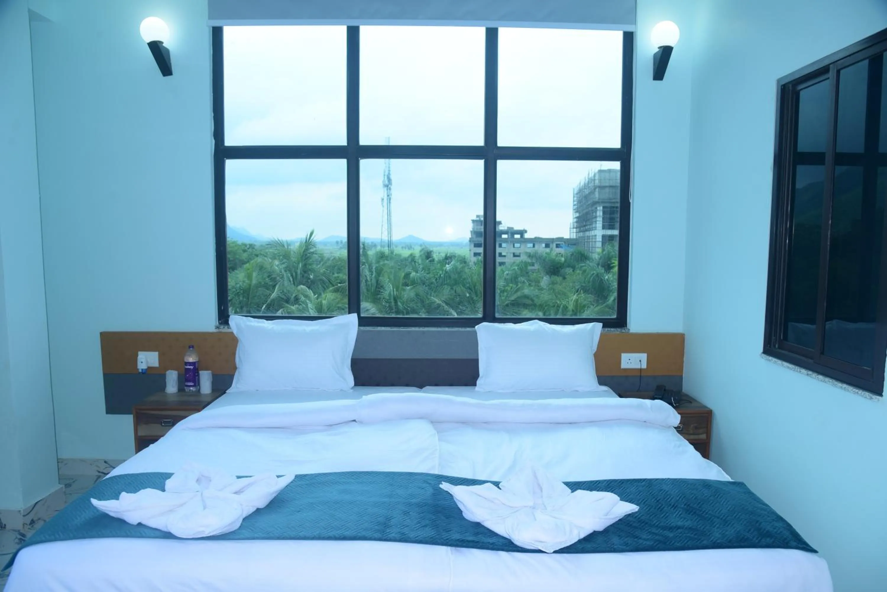 Bed in Hotel Gridhakuta International