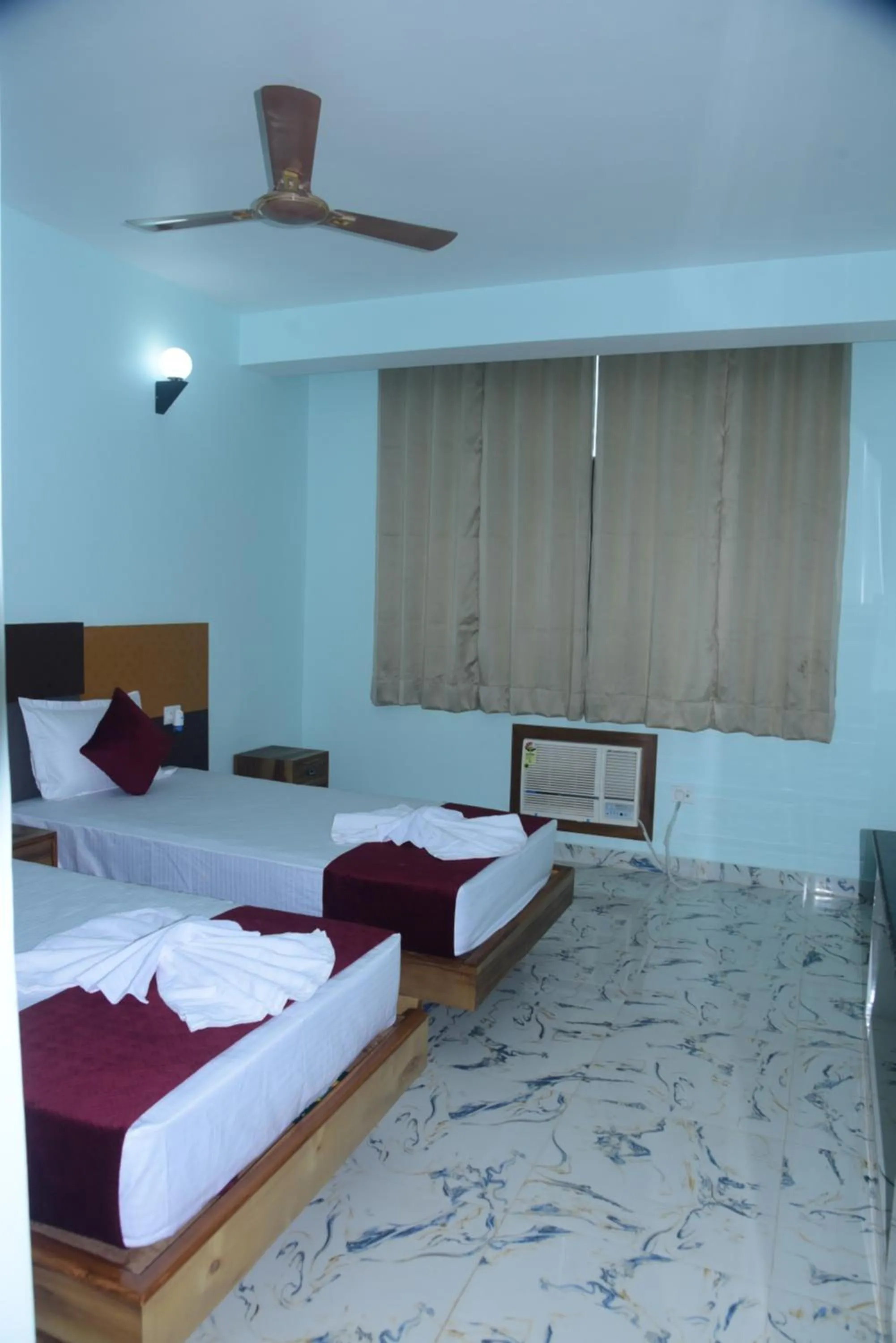 Bed in Hotel Gridhakuta International