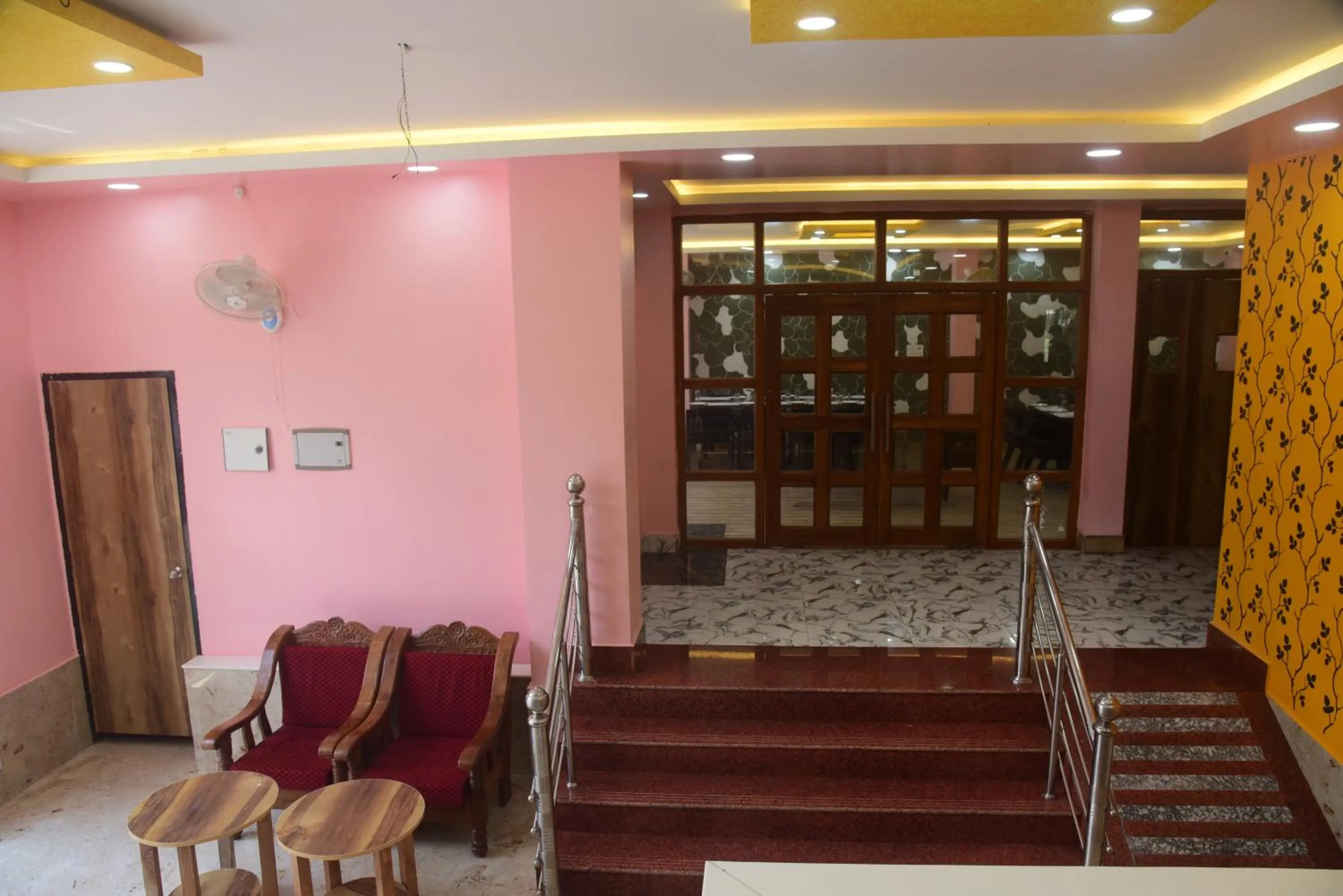 Restaurant/places to eat in Hotel Gridhakuta International