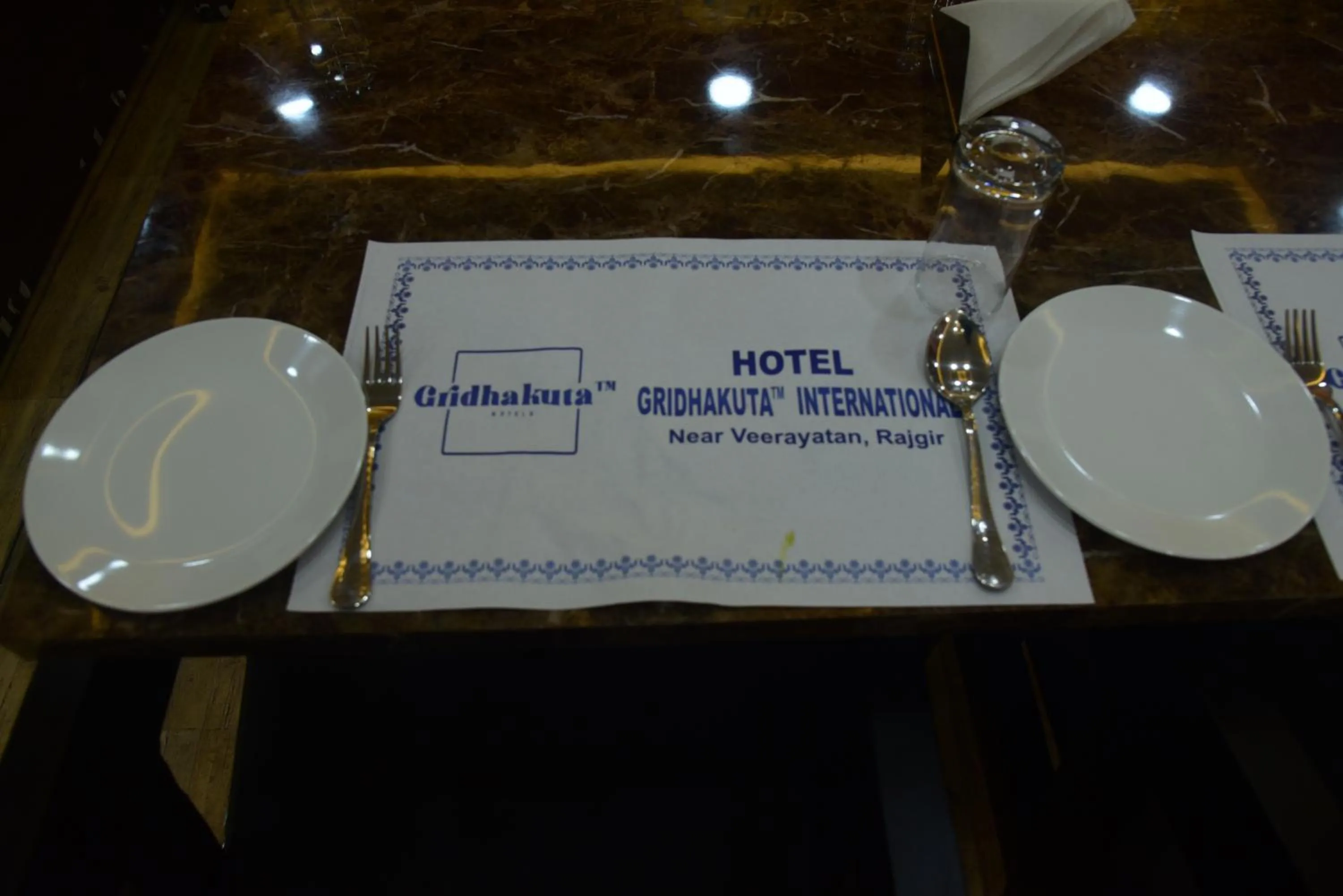 Restaurant/places to eat in Hotel Gridhakuta International