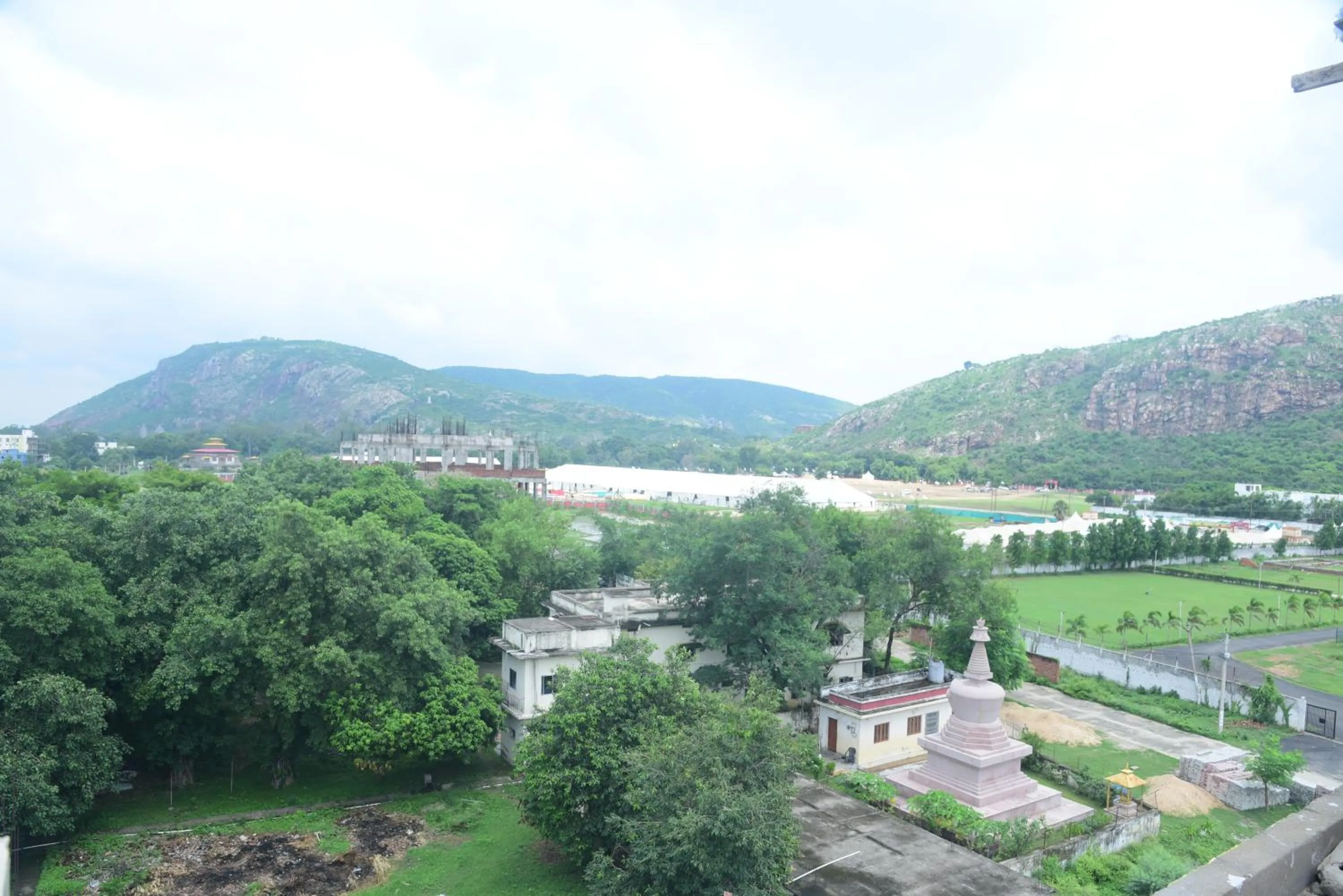Mountain view in Hotel Gridhakuta International