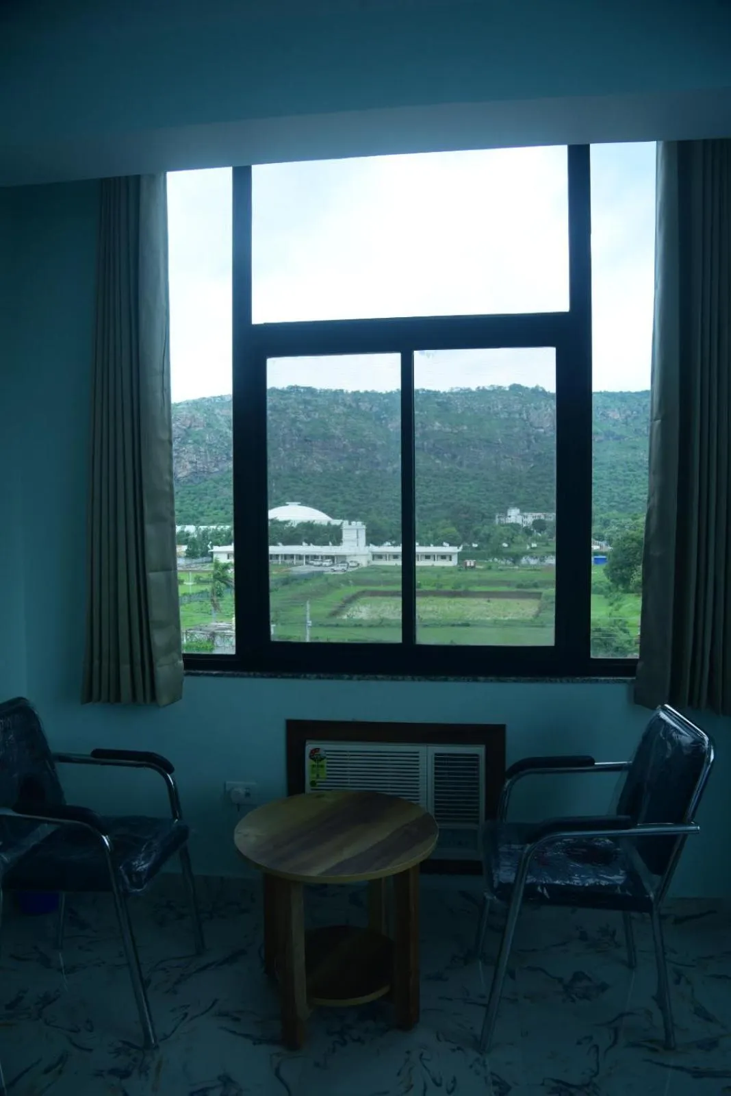 Mountain view in Hotel Gridhakuta International