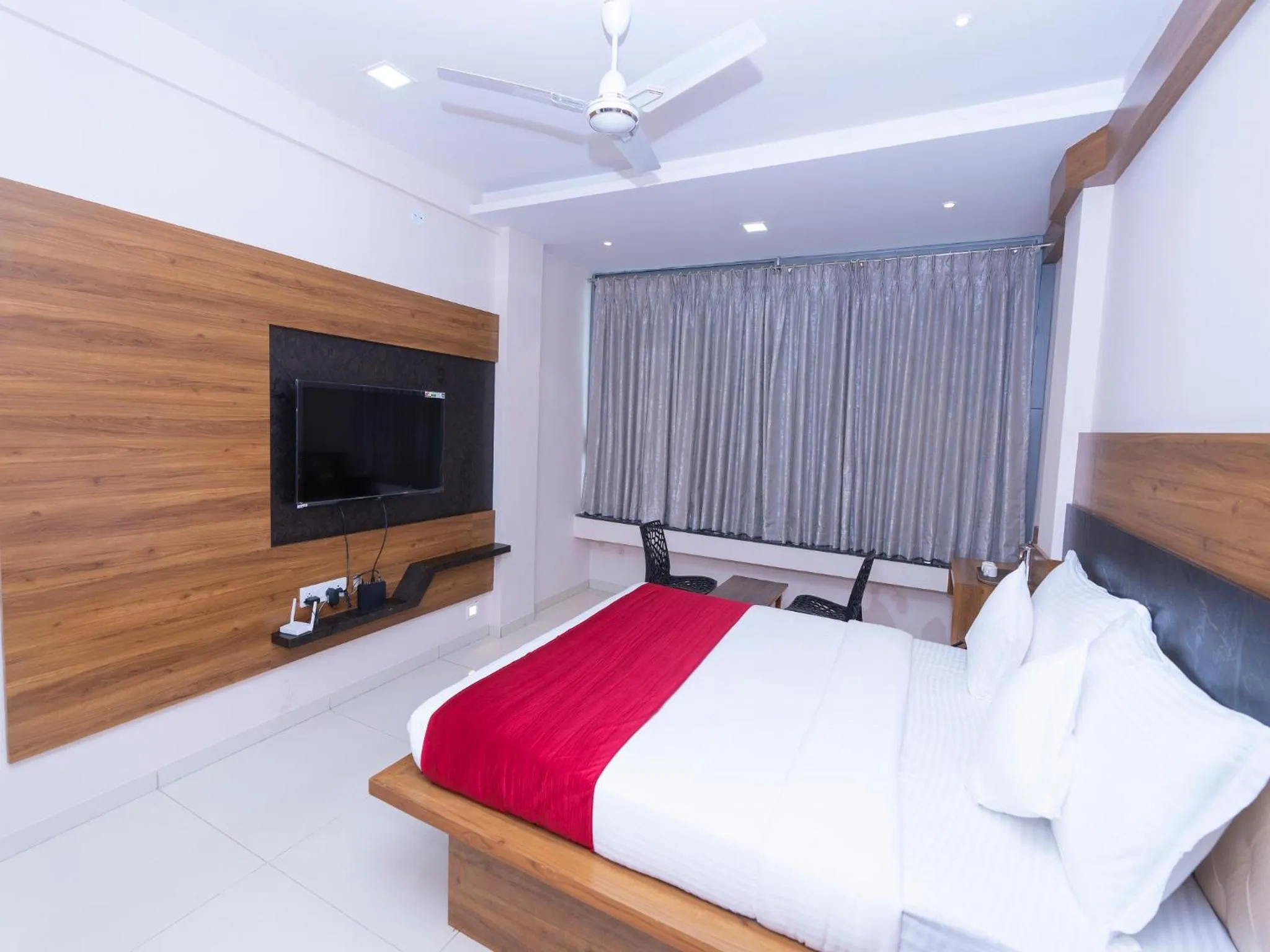 Photo of the whole room in Hotel Chiranjeevi Kolhapur