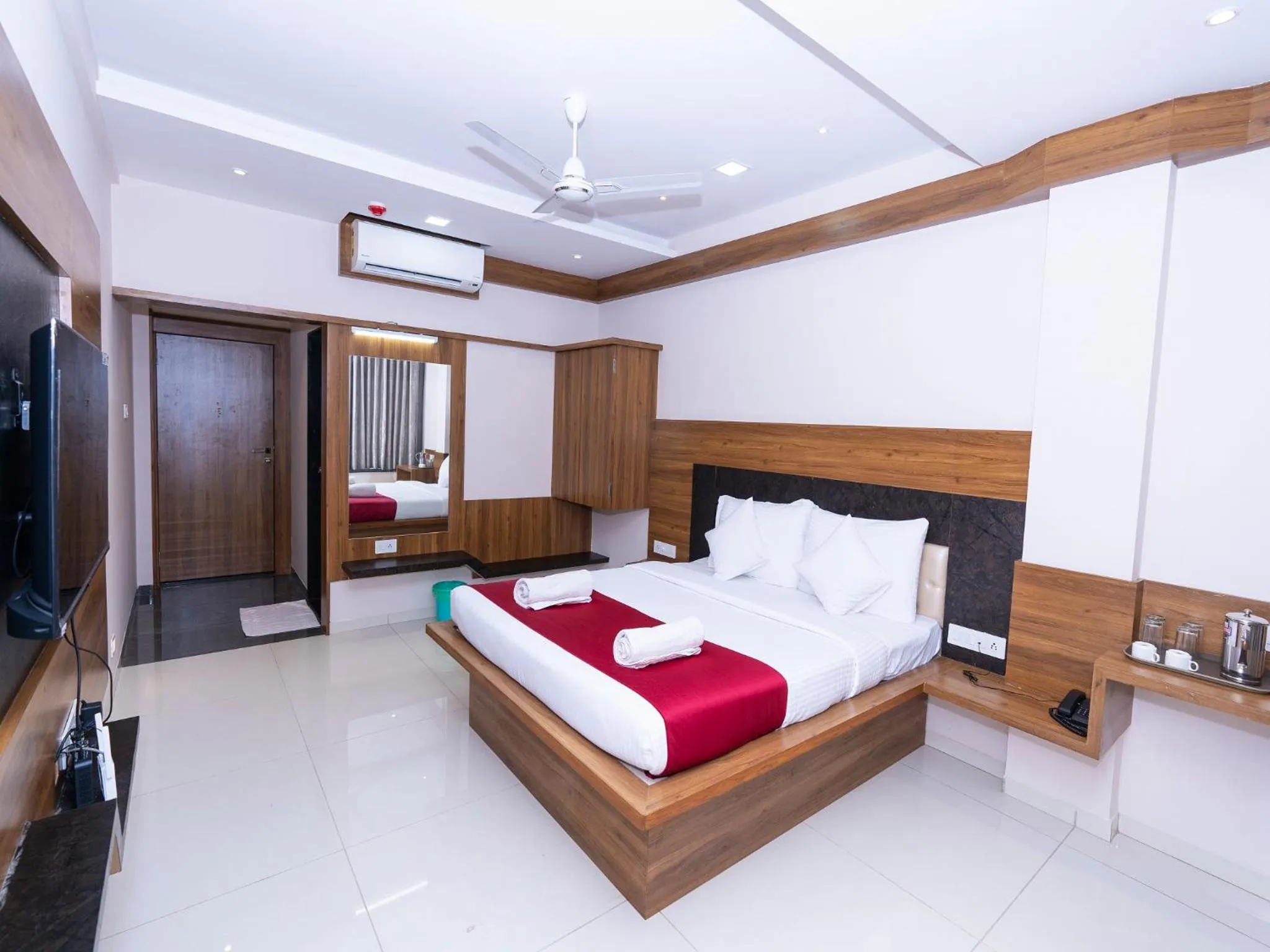 Photo of the whole room in Hotel Chiranjeevi Kolhapur