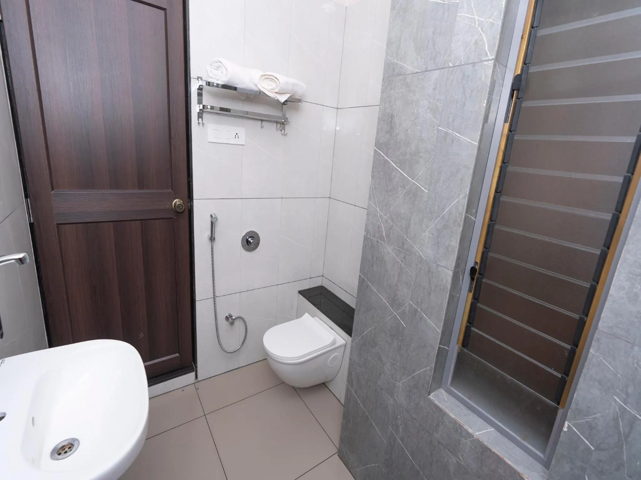 Toilet in Hotel Chiranjeevi Kolhapur