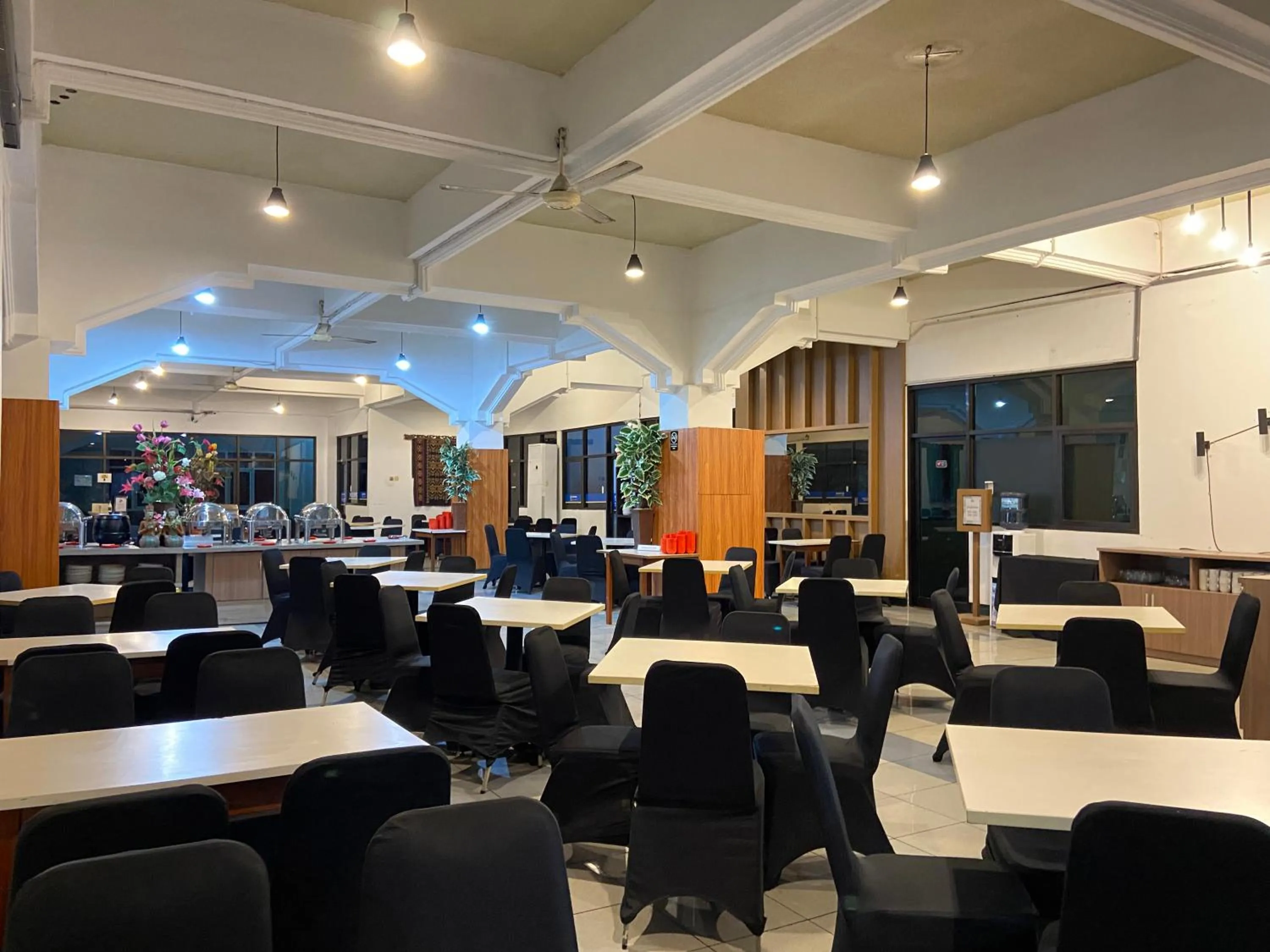 Restaurant/places to eat in Graha Widya Bhakti at STIESIA Surabaya