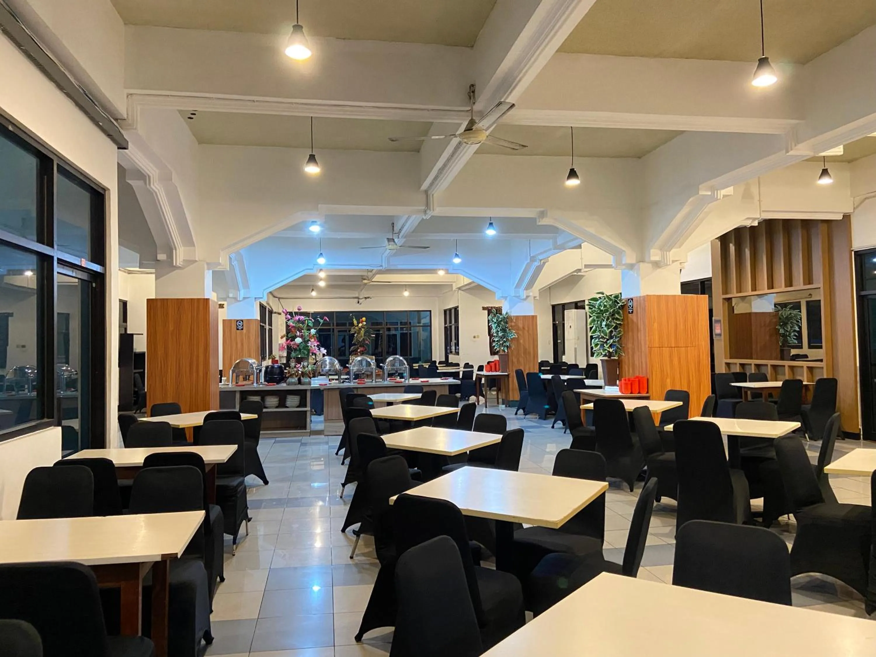 Restaurant/places to eat in Graha Widya Bhakti at STIESIA Surabaya