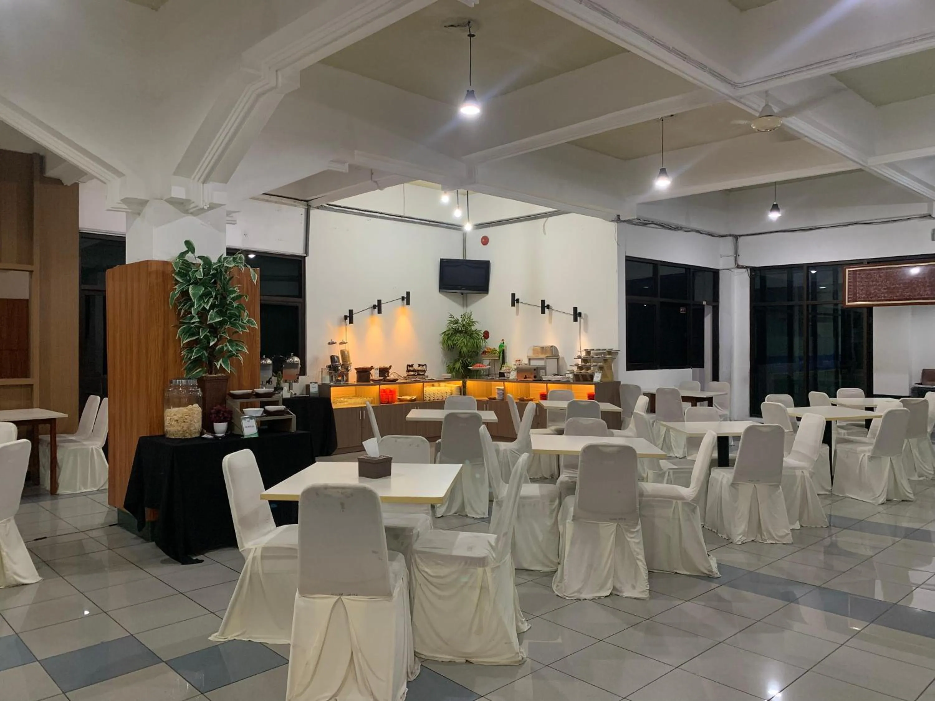 Restaurant/places to eat in Graha Widya Bhakti at STIESIA Surabaya