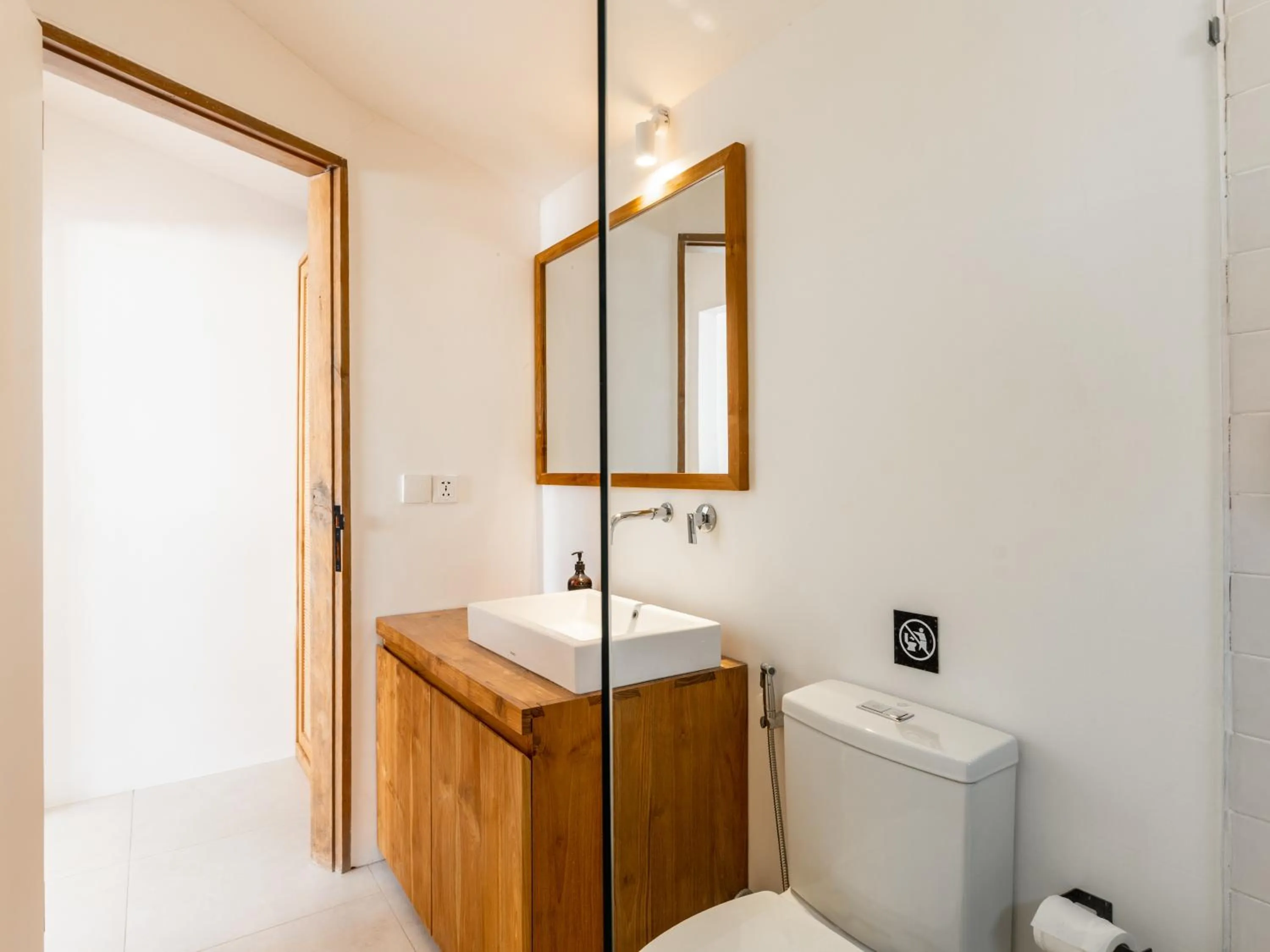 Toilet in Berawa Village Suite