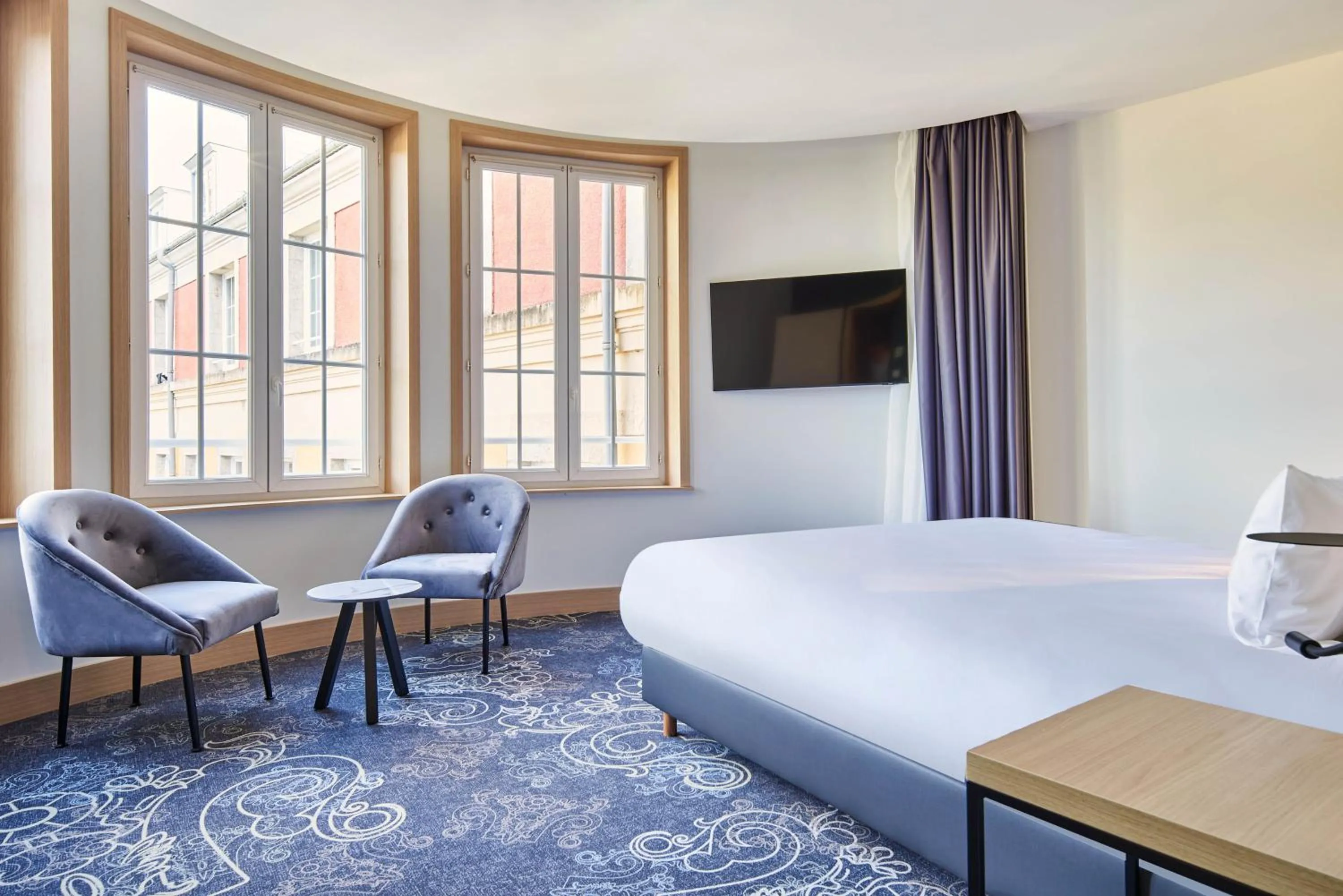 Bed in Le Grand Hôtel, The Originals Relais