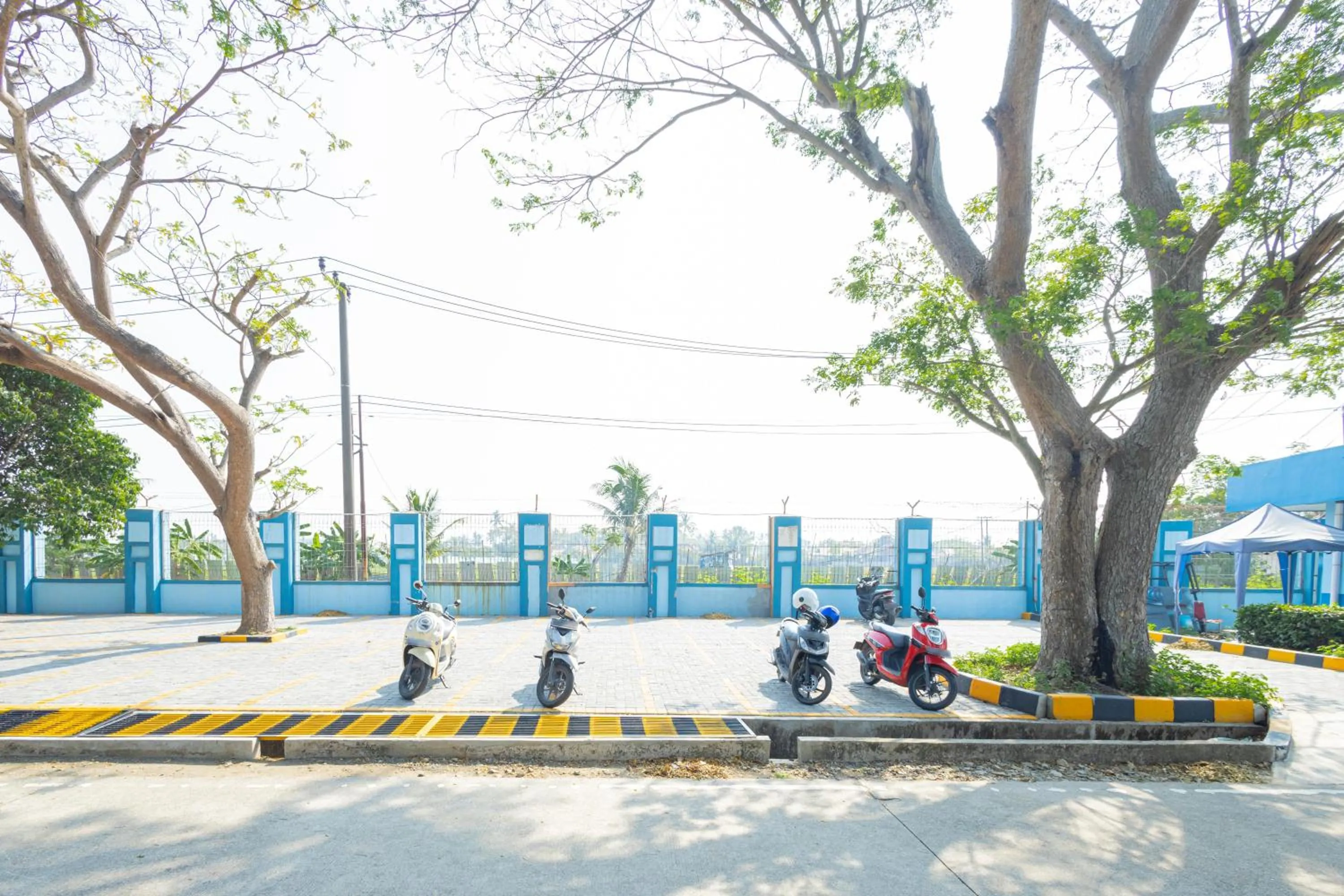 Parking in RedDoorz @ Politeknik Pelayaran Banten