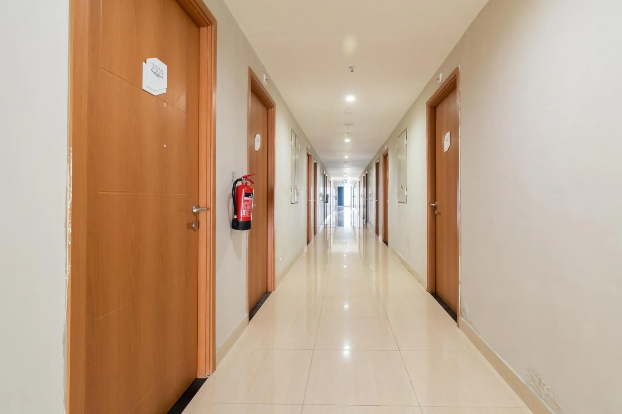 Property building in RedLiving Apartemen Evenciio - Ens Room