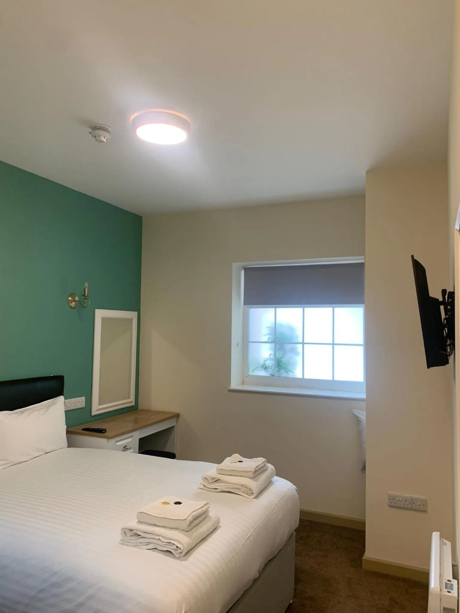 Bedroom, Bed in The Cotteridge Inn